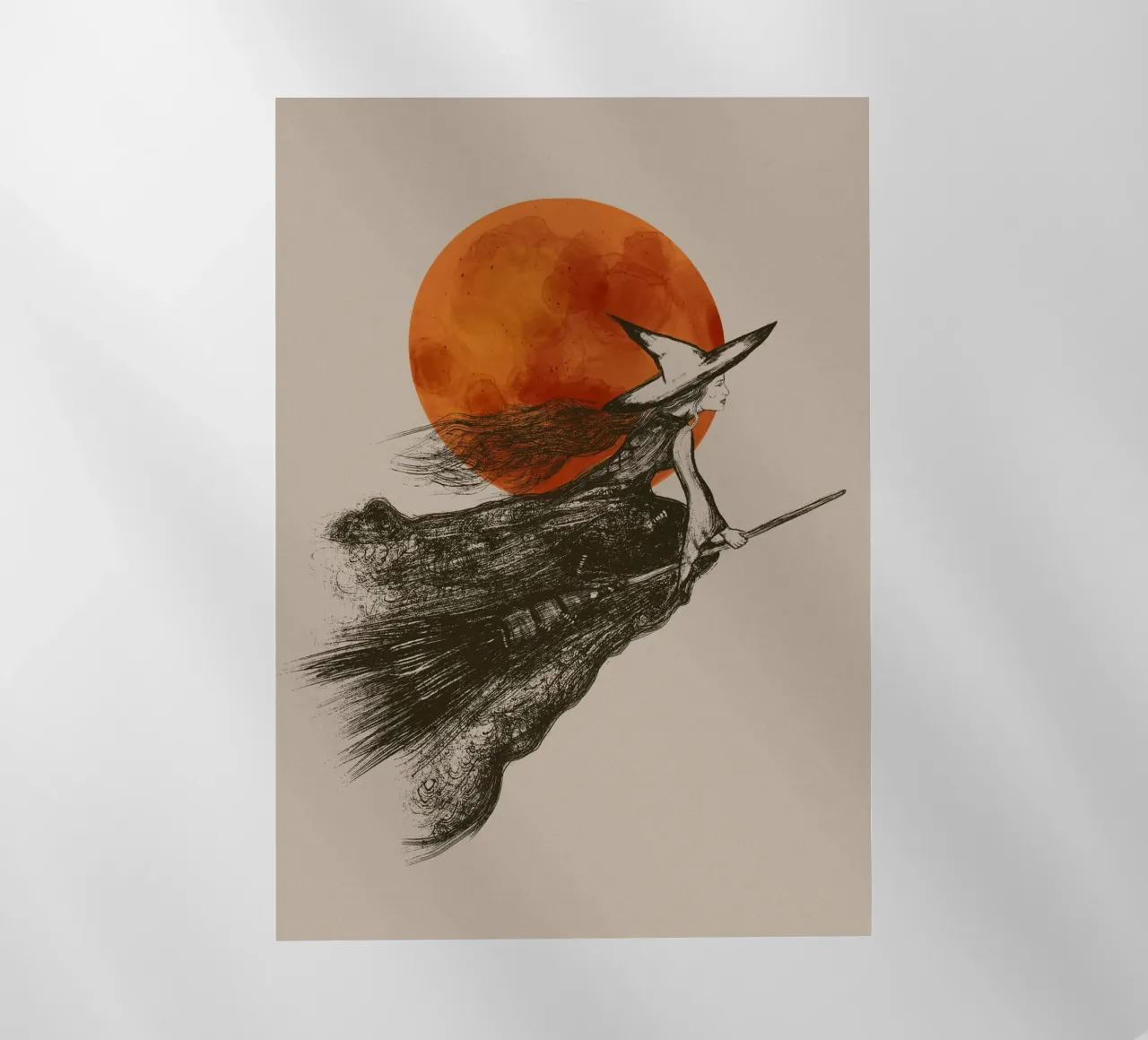 Strega volante con capelli lunghi davanti a una luna rossa pellicola backlit da Lisa Jureczko Arts Illustration