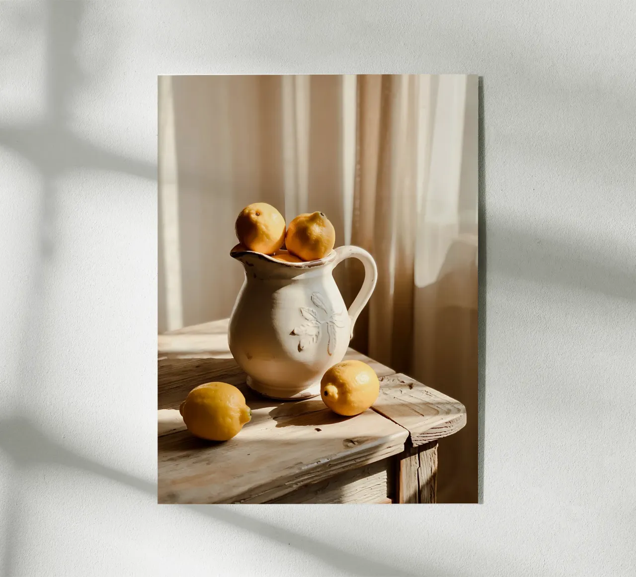 Gouden citroenen in een vintage keramische kan acryl van Casa Limon