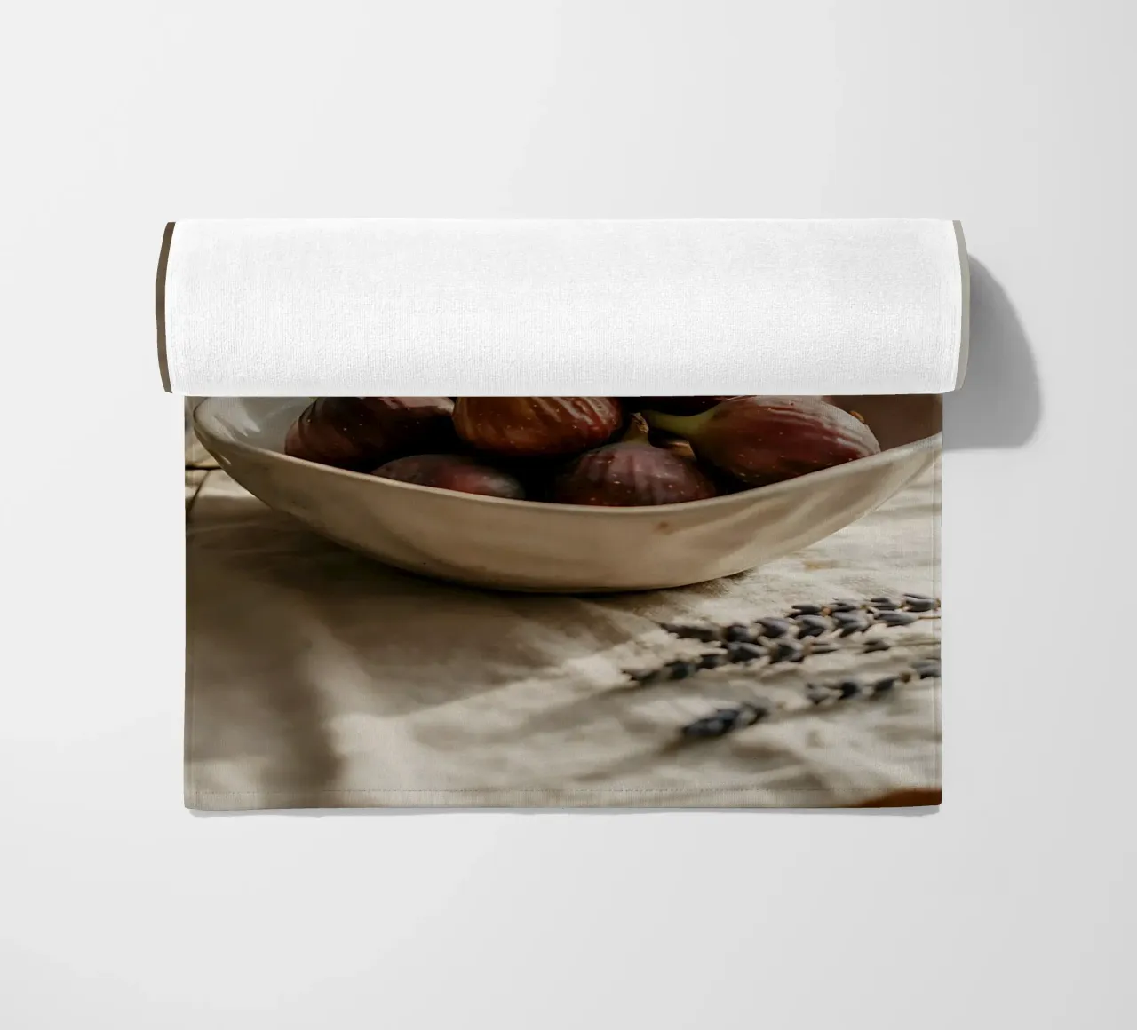Fresh figs and lavender on natural linen beach towel by Casa Limon