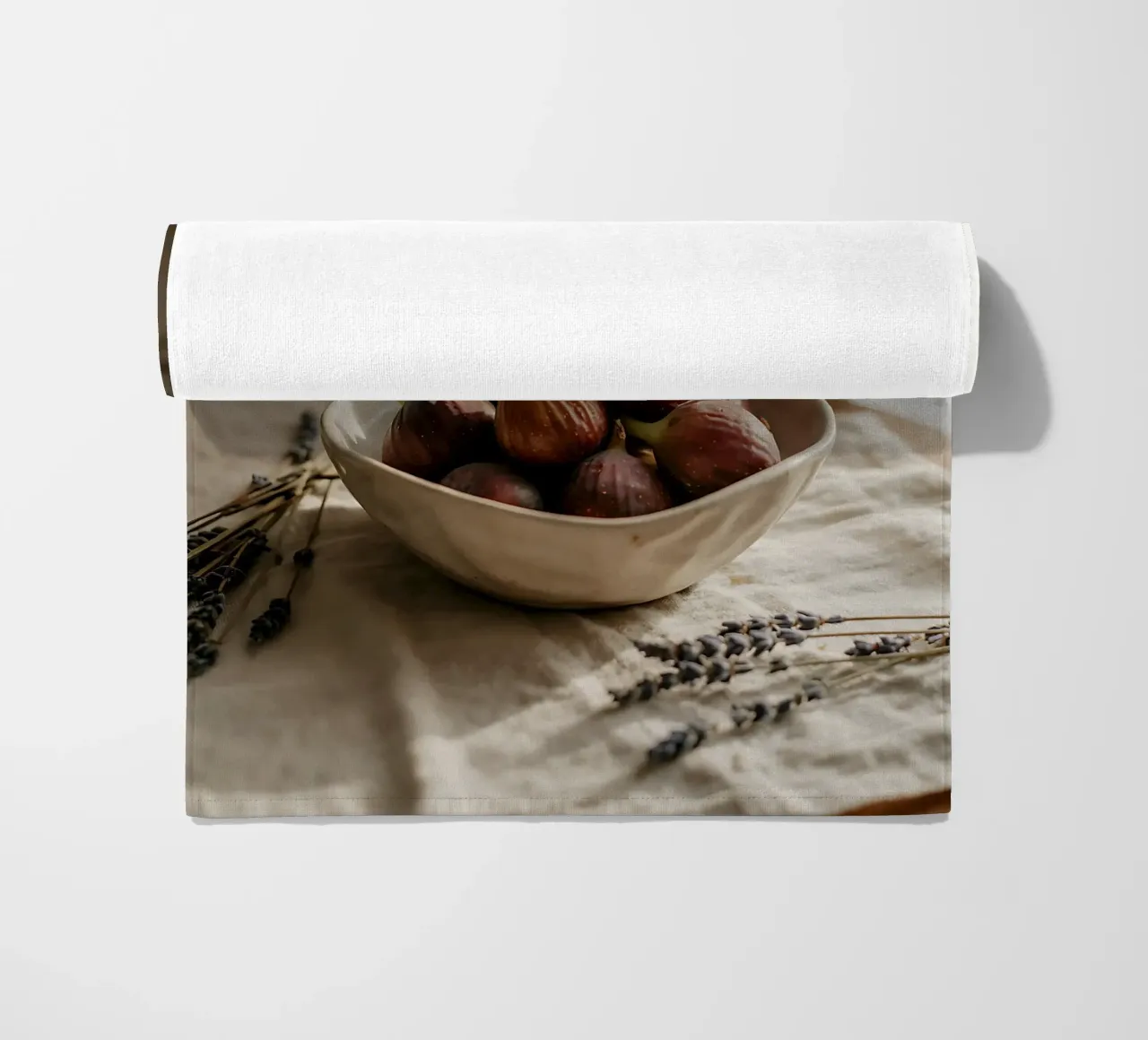 Fresh figs and lavender on natural linen beach towel by Casa Limon