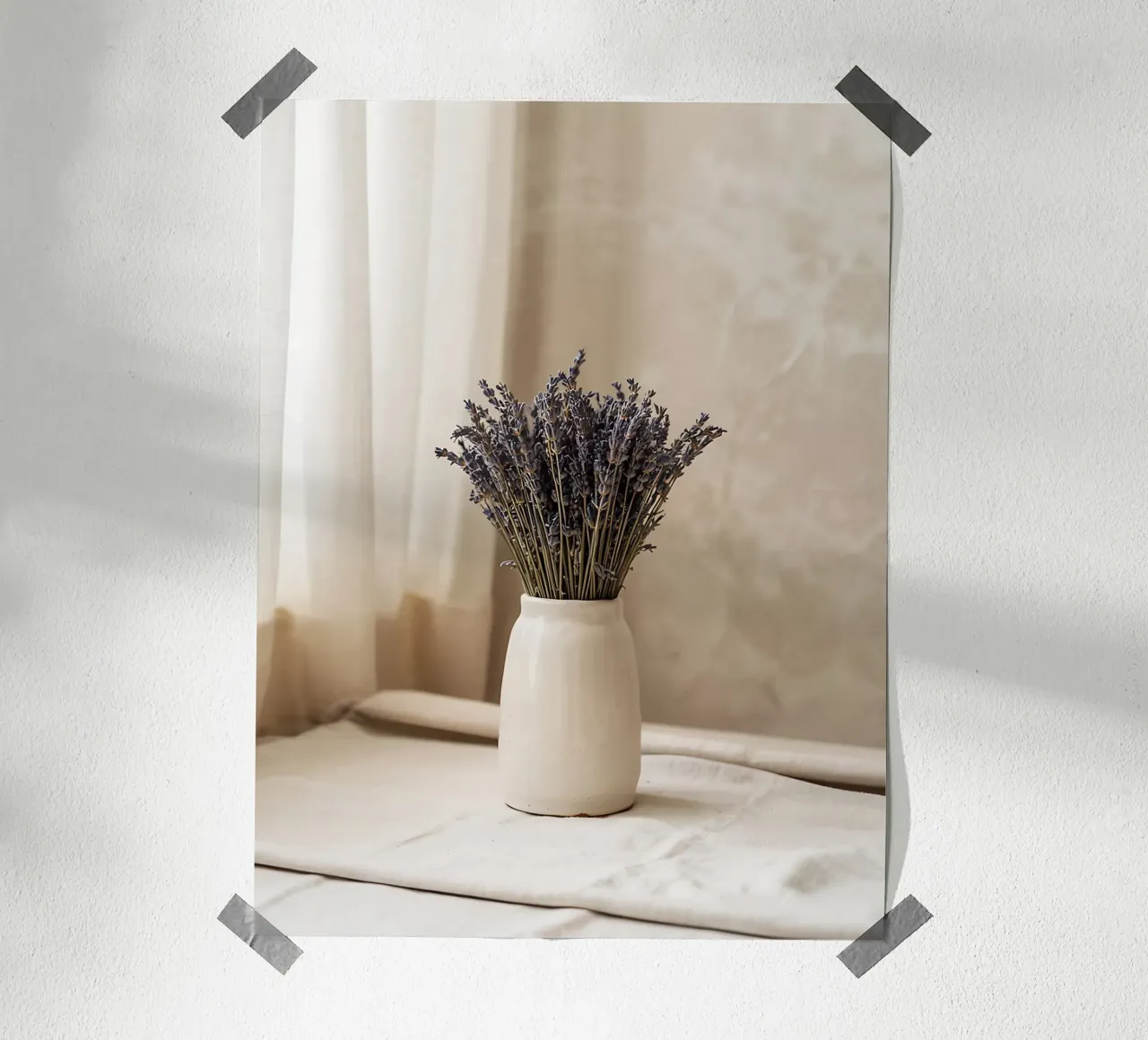 Bouquet di lavanda secca in vaso di ceramica poster con telaio in alluminio da Casa Limon