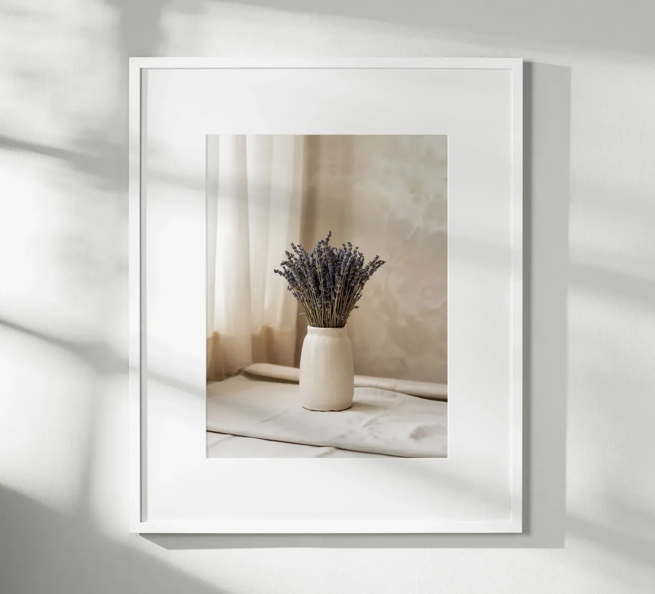 Bouquet di lavanda secca in vaso di ceramica poster con telaio in alluminio da Casa Limon