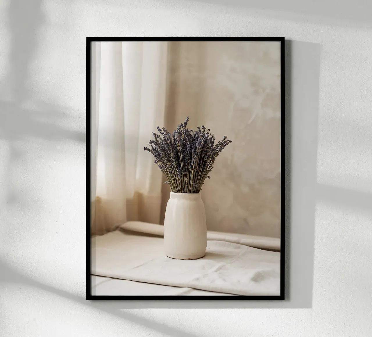 Bouquet di lavanda secca in vaso di ceramica poster con telaio in alluminio da Casa Limon