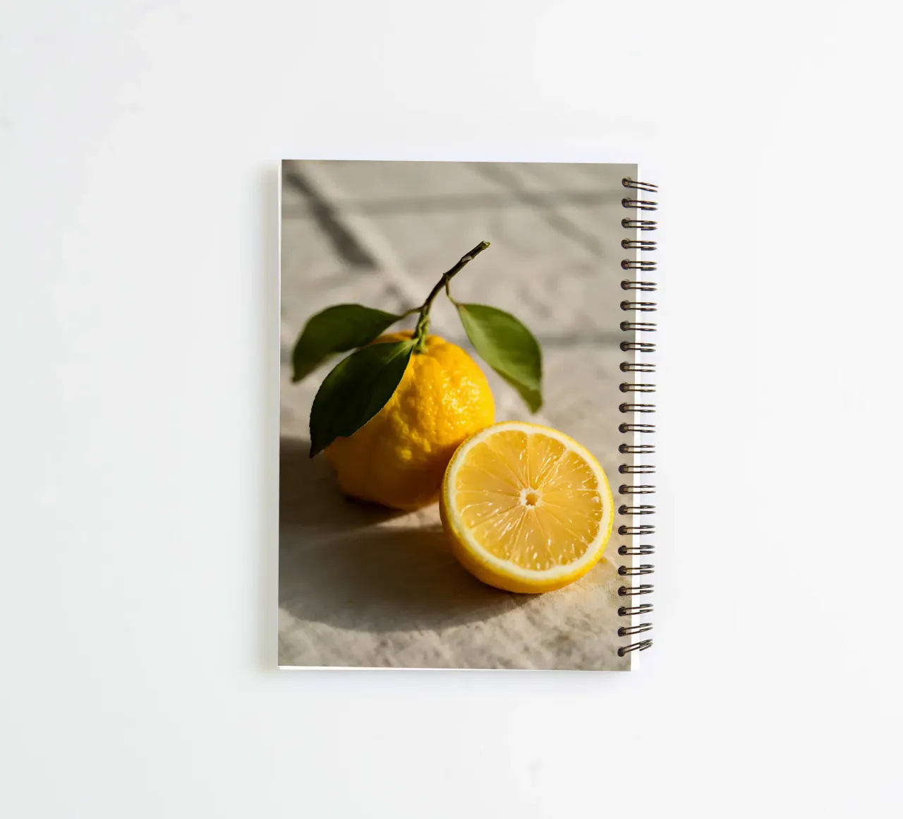 Limone fresco alla luce del mattino diario ad anelli da Casa Limon
