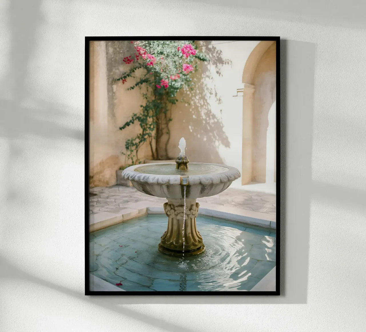 Steinbrunnen in sonnigem Hof Hahnemühle von Casa Limon