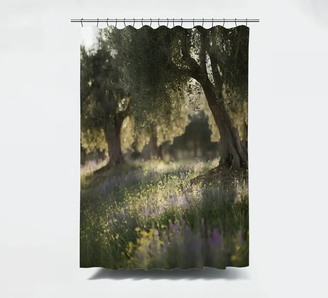 Oliveti e fiori selvatici al sole tenda da doccia da Casa Limon