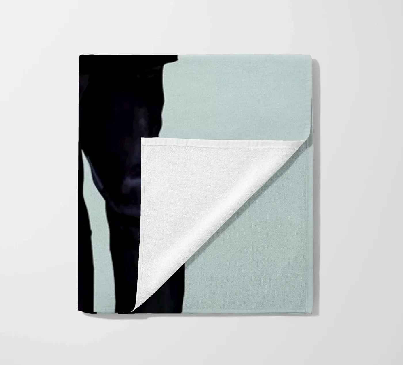 Surrounded Strandtuch von Tapio Mömmö