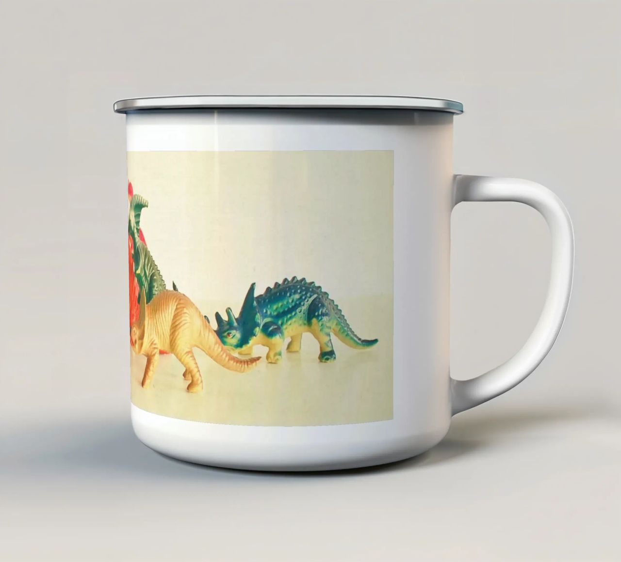 A spasso con i dinosauri tazza in smalto da Cassia Beck Photography