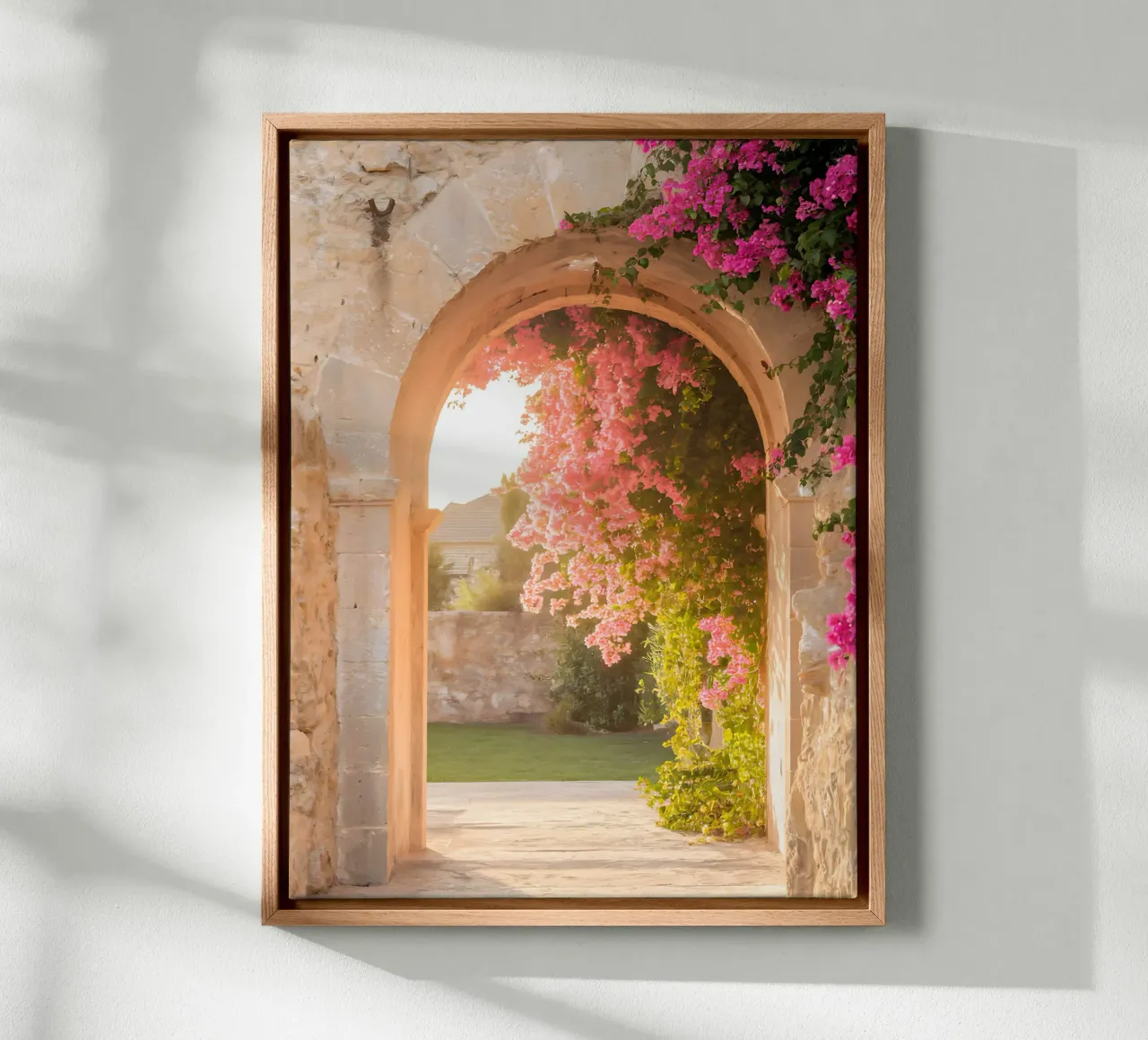 L'arco fiorito e la luce dorata del Sud tela con Cornice a cassetta da Casa Limon