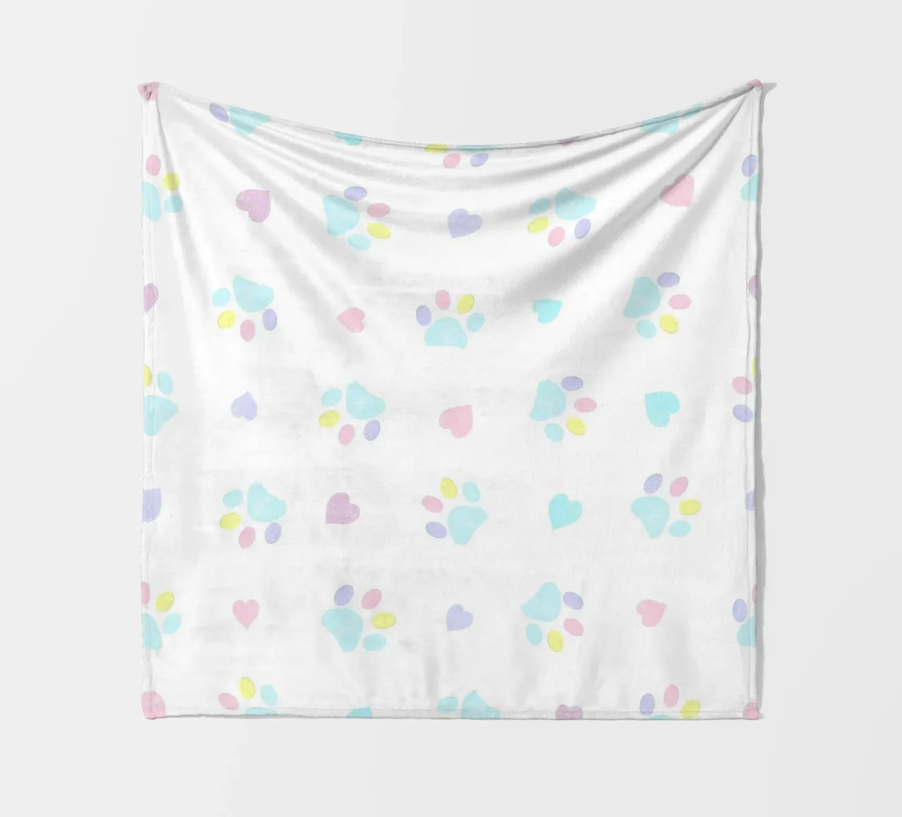 Cuori e impronte di zampe disegnati a mano in colori pastello coperta in pile da gulsengunel