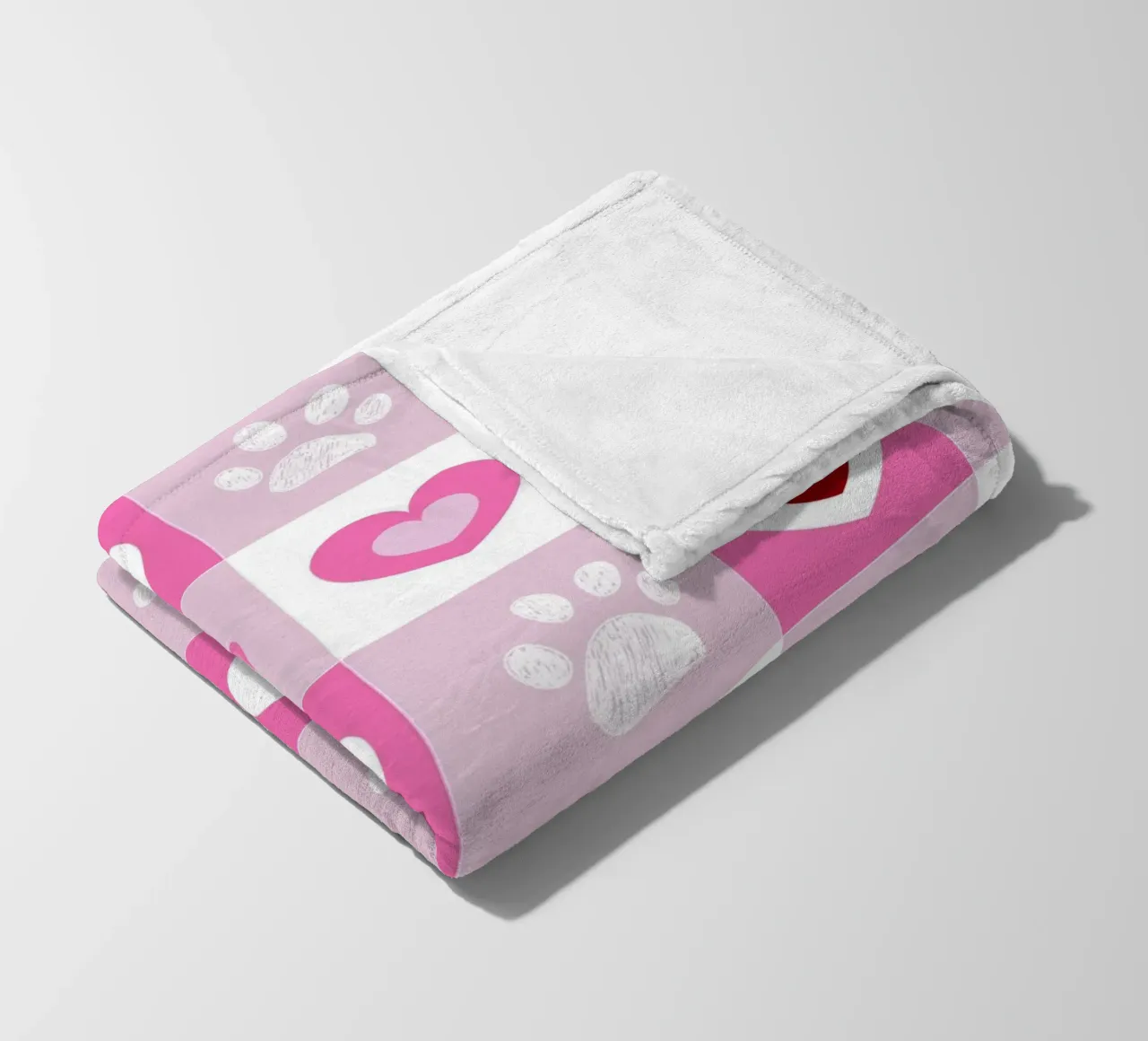 Design a quadri rossi e bianchi con cuori e zampe per San Valentino coperta in pile da gulsengunel