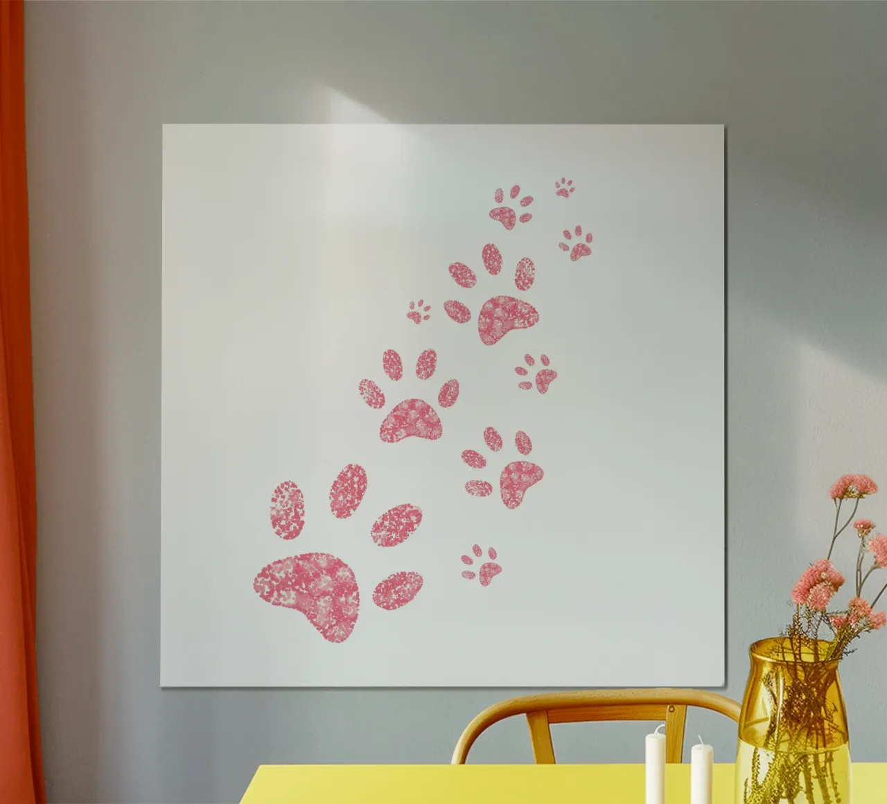 Cuori rosa che risplendono di impronte di zampa poster con telaio in alluminio da gulsengunel