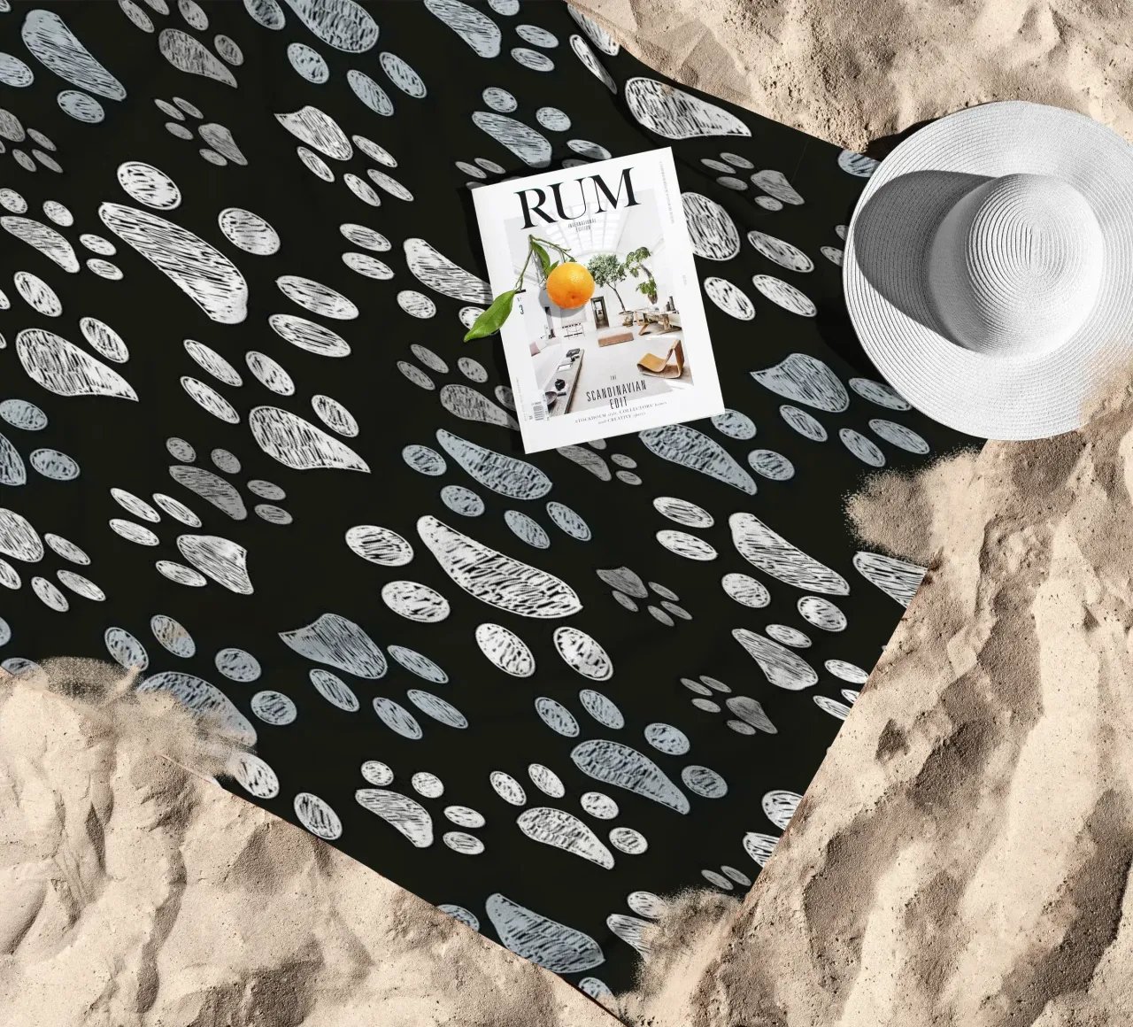 Impronte di zampa di barboncino di colore grigio nero telo mare da gulsengunel