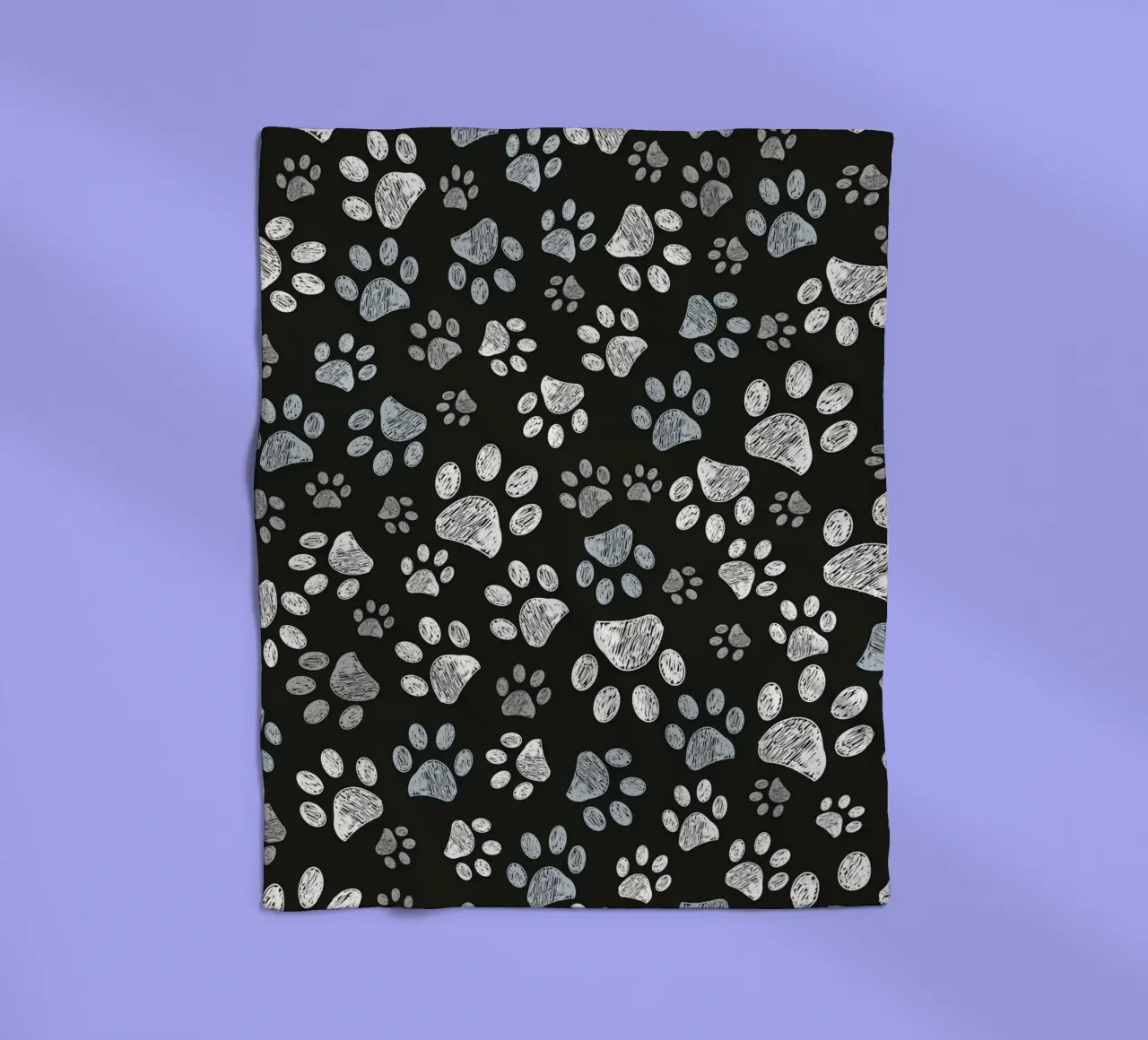 Impronte di zampa di barboncino di colore grigio nero coperta in pile da gulsengunel