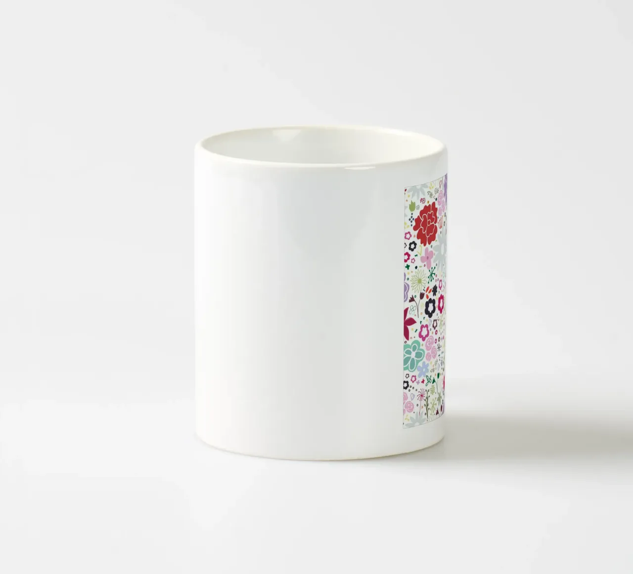 Ciliegie rosse frutta steli foglie sfondo a righe tazza in ceramica da gulsengunel