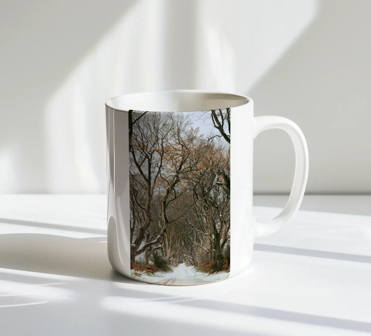 strada degli alberi tazza in ceramica da Earthly Visions