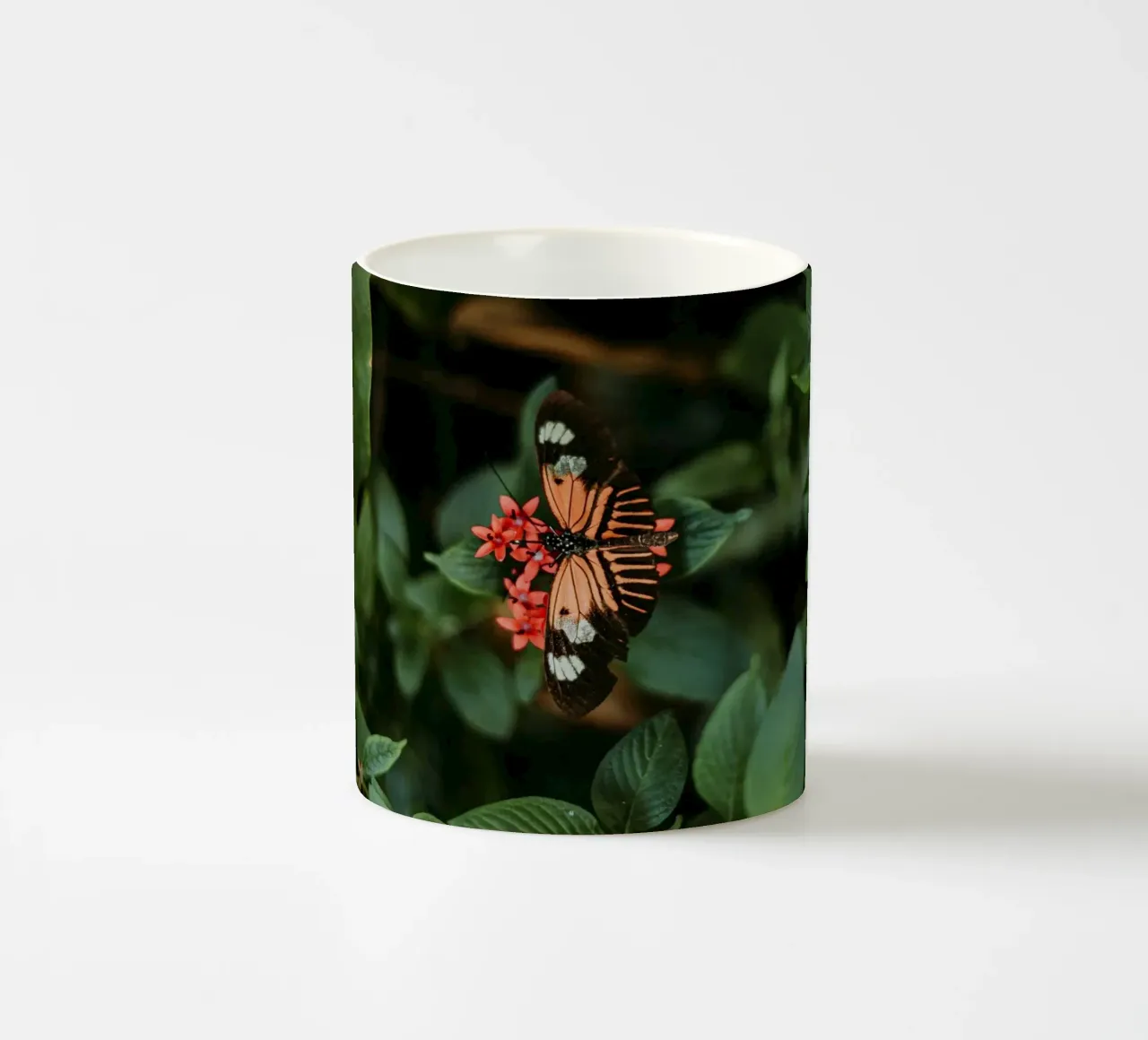 farfalla arancione tazza in ceramica da Earthly Visions