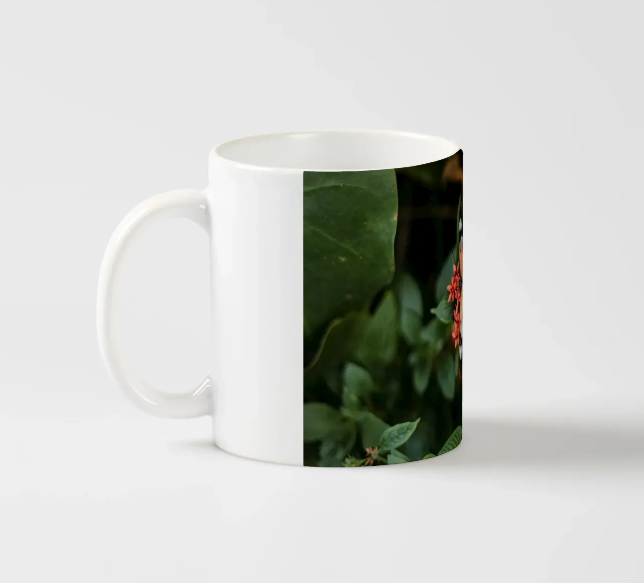 farfalla arancione tazza in ceramica da Earthly Visions