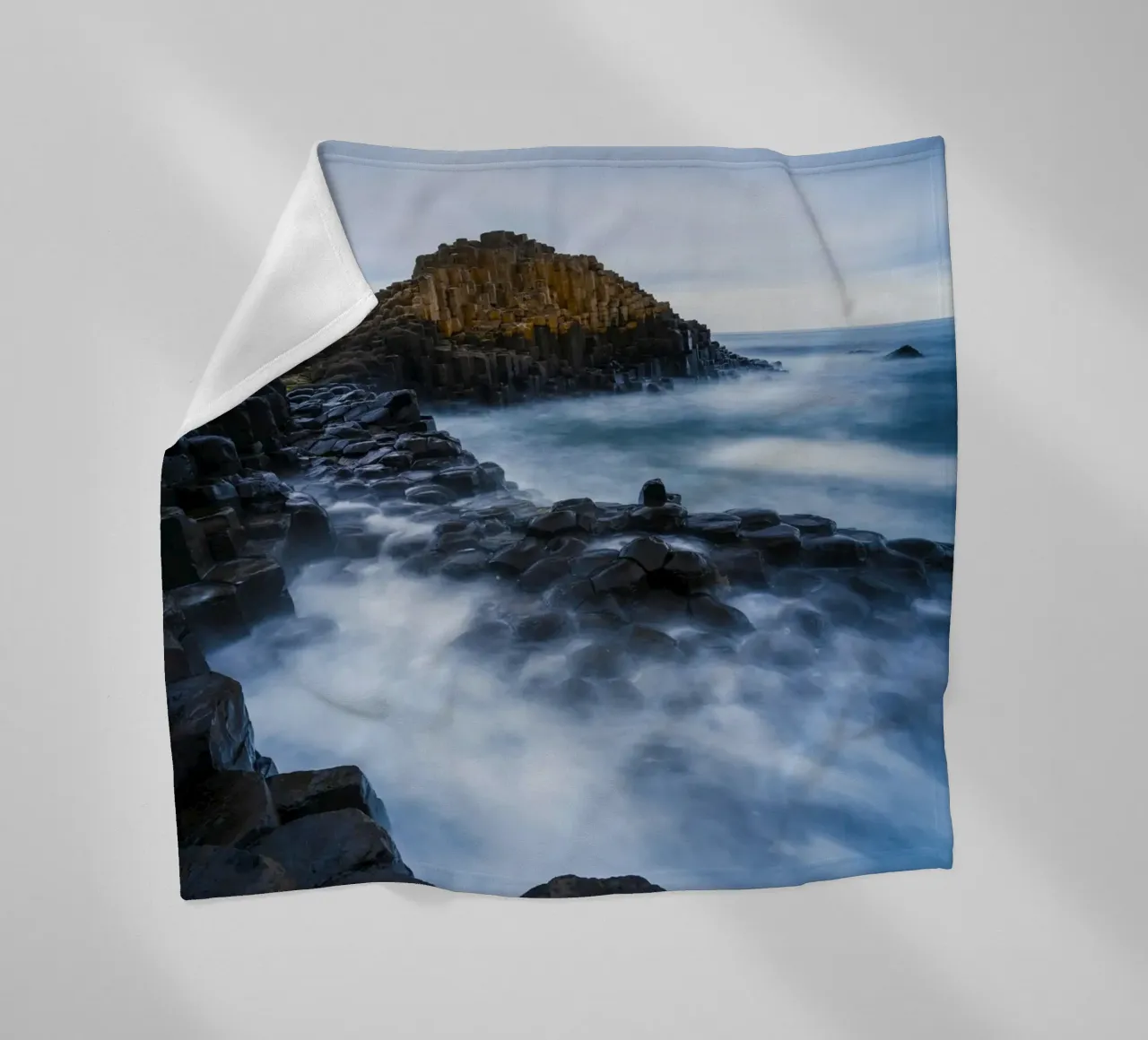 colonne di basalto della giant s causeway coperta in pile da Earthly Visions