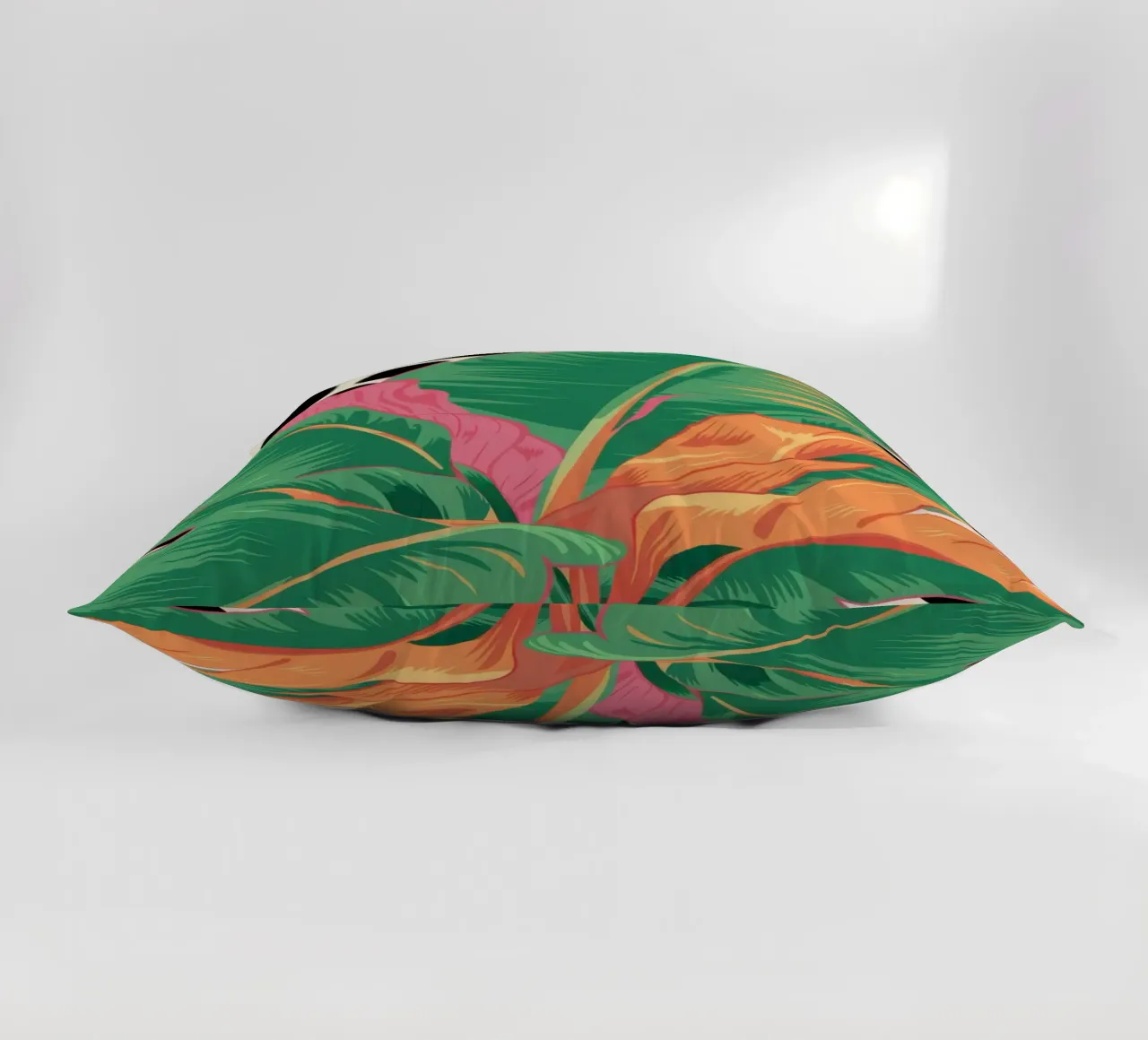 Bagliore tropicale di mezzanotte cuscino da Bring Haven