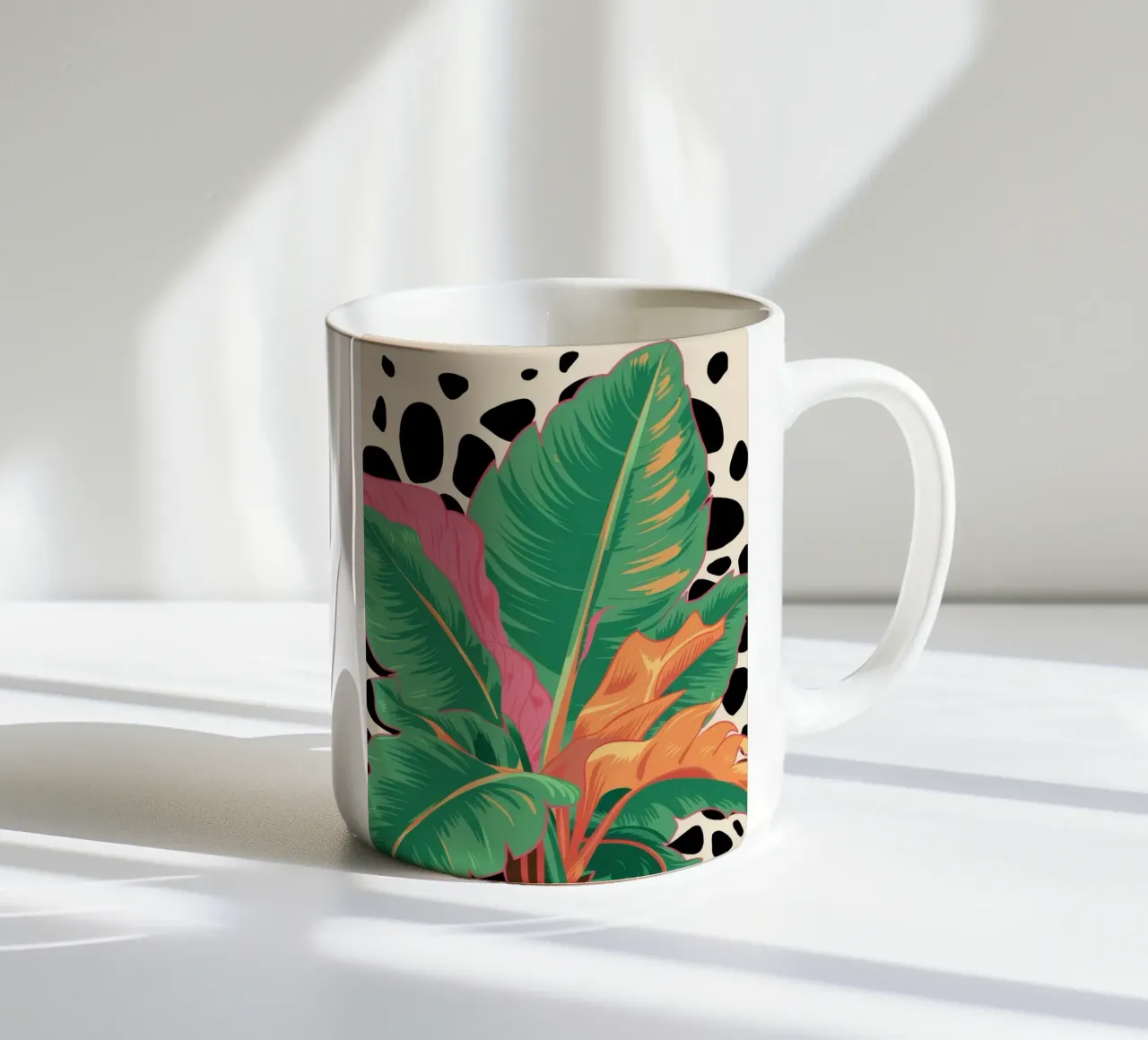 Bagliore tropicale di mezzanotte tazza in ceramica da Bring Haven