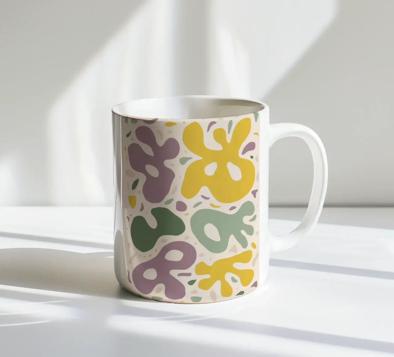 Forme floreali divertenti tazza in ceramica da Veil Maya