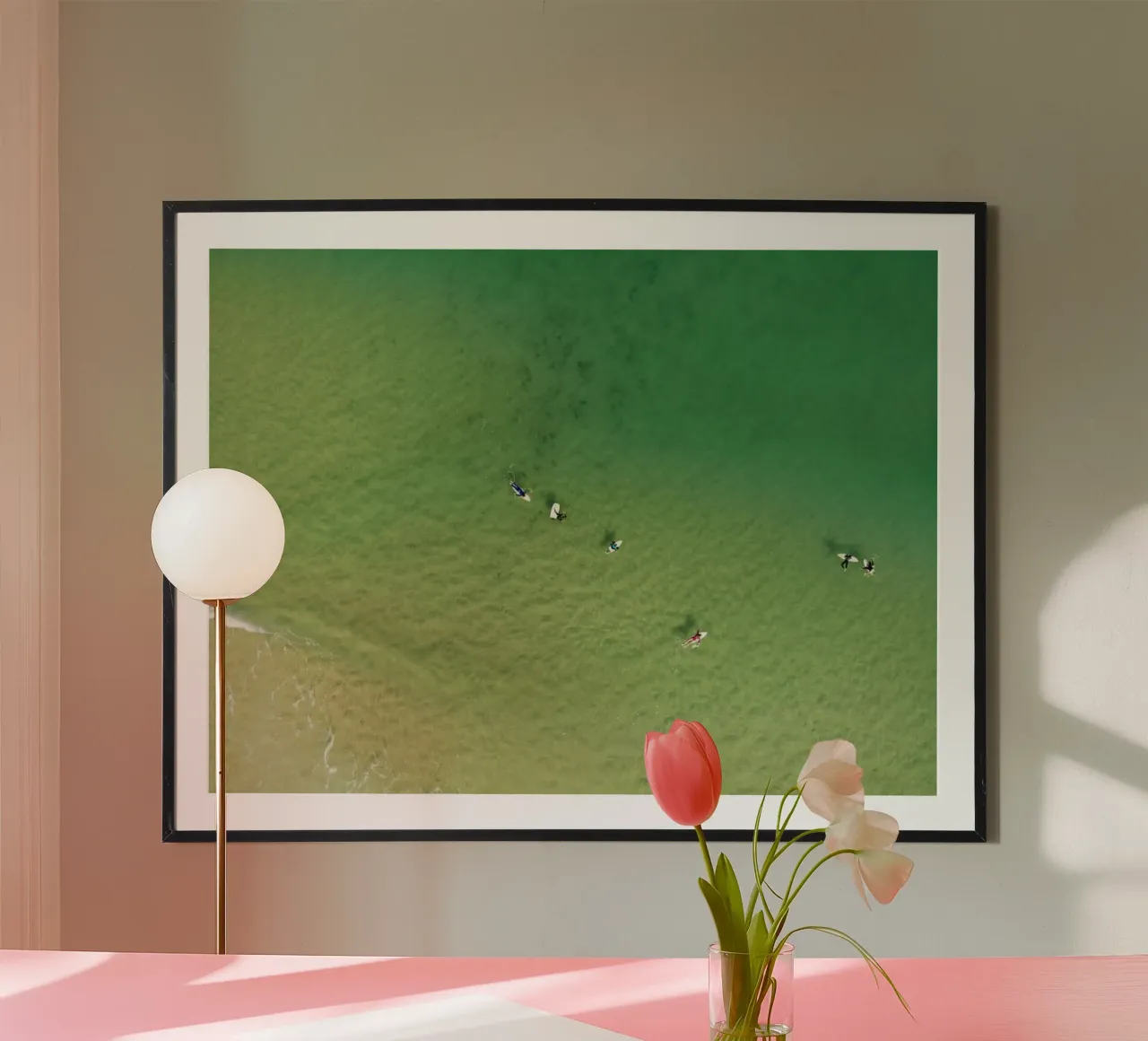 swimmers surfing poster avec cadre en aluminium de Horsire