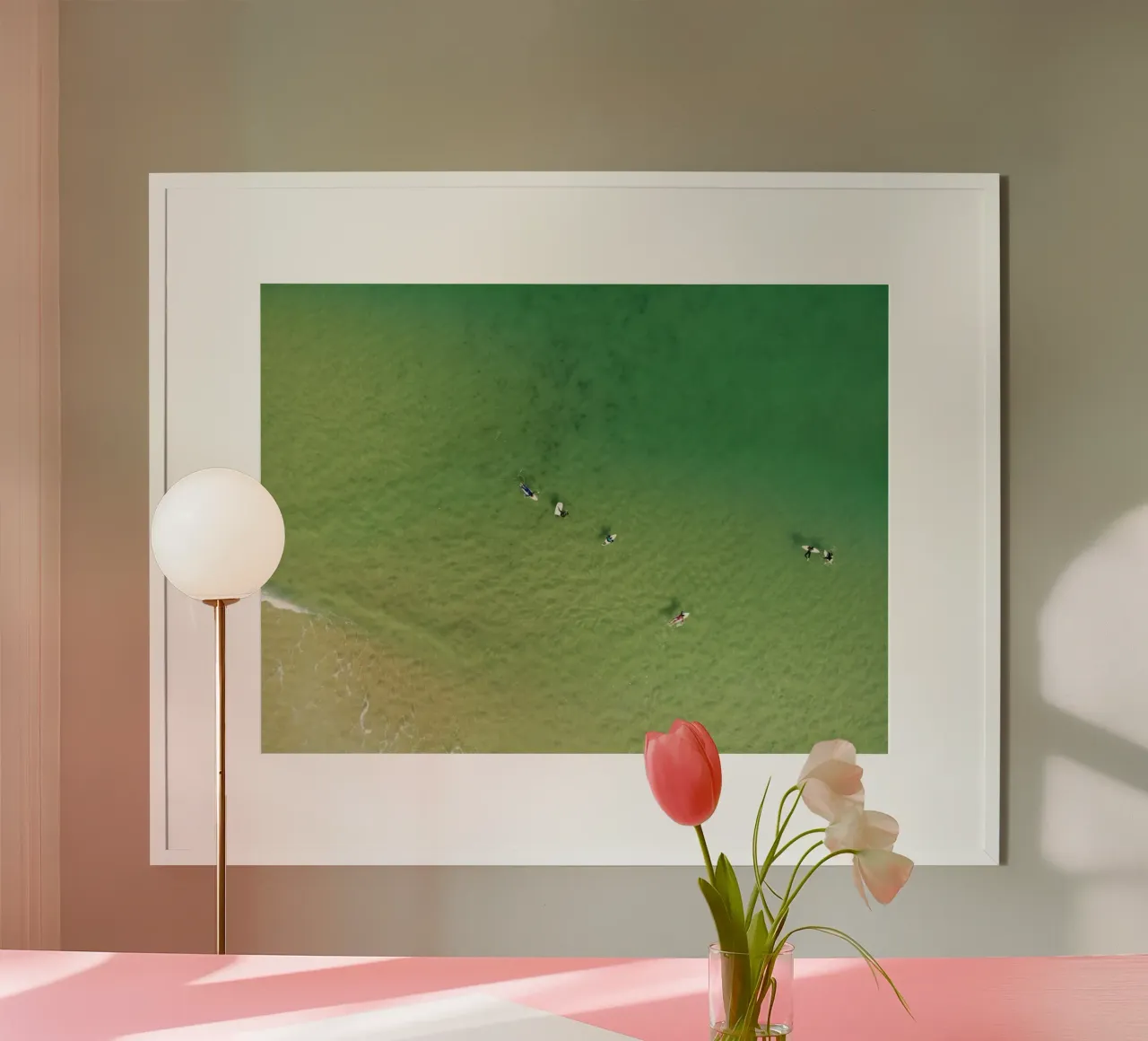 swimmers surfing poster avec cadre en aluminium de Horsire