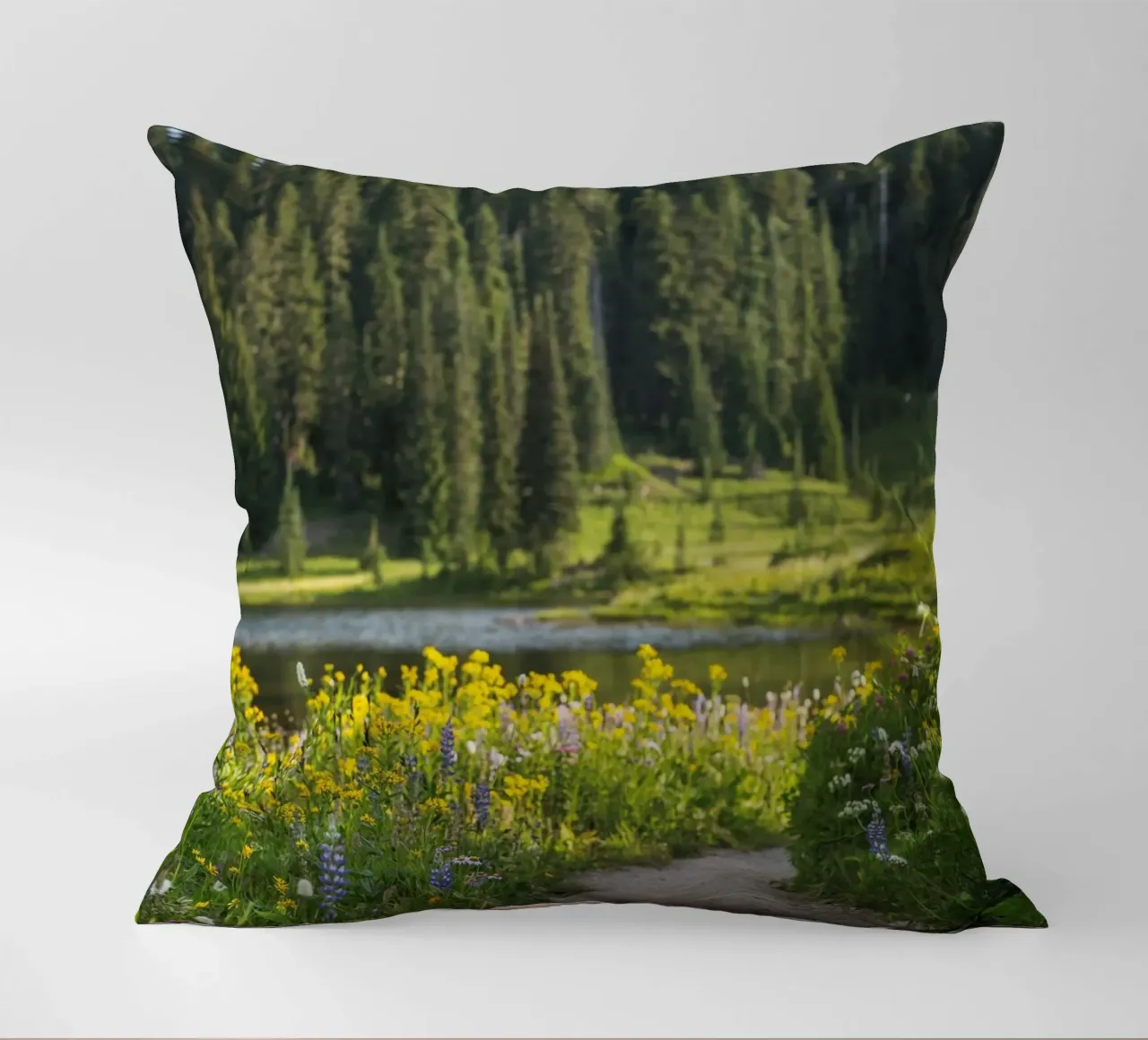 pine trees yellow cuscino da animal story home