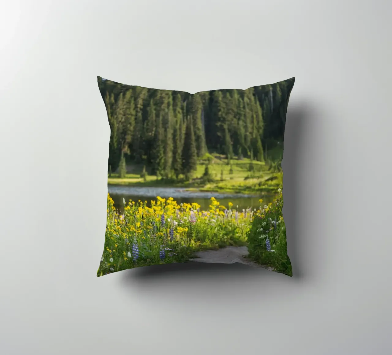 pine trees yellow cuscino da animal story home