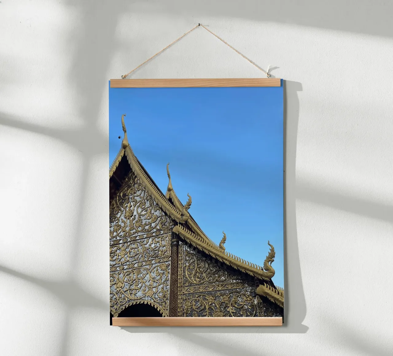 Tempel a Chiang Mai, Thailandia poster con telaio in legno da Roamance Studio