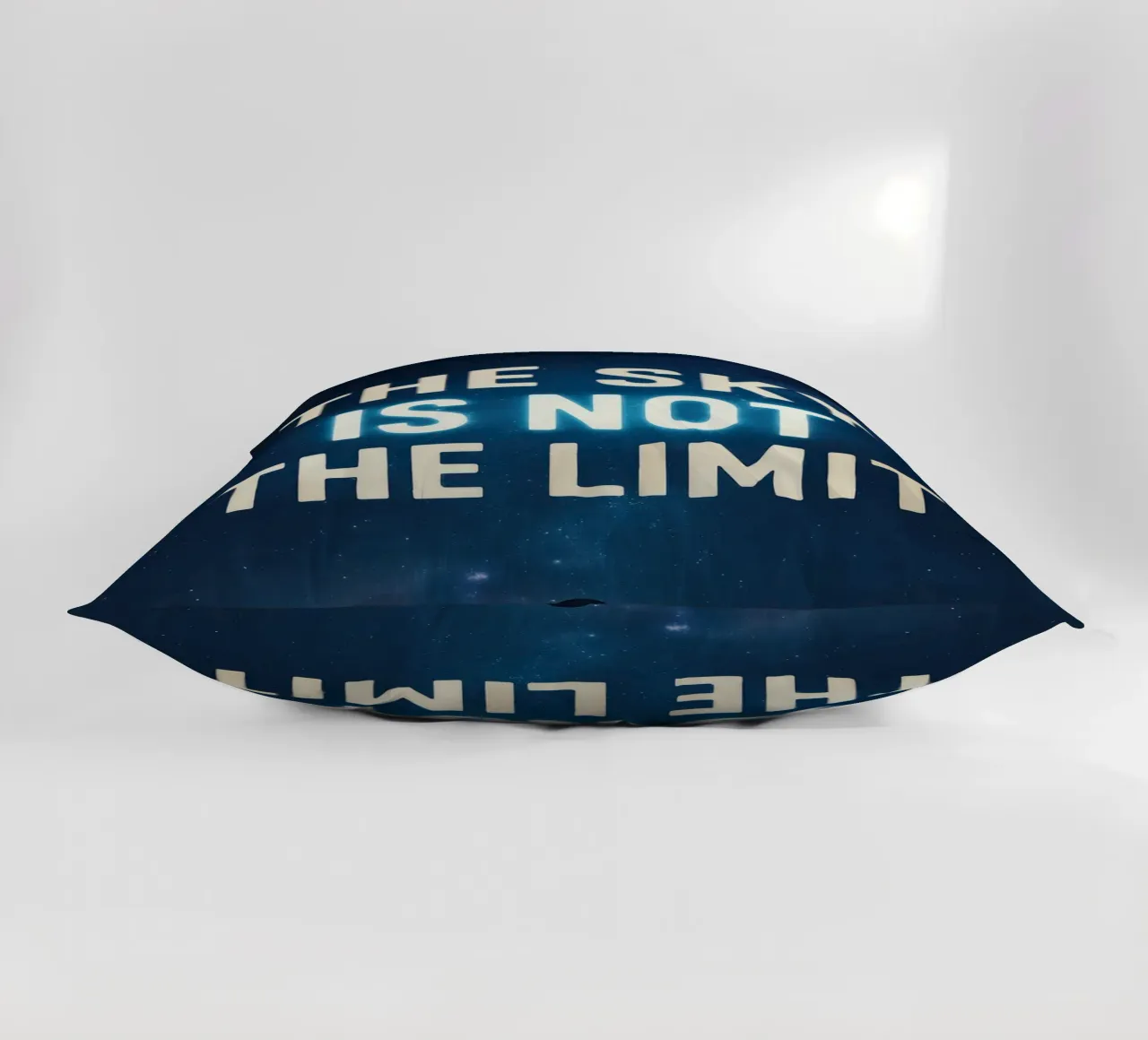 The sky is not the limit motivation cuscino da RB-Quotes