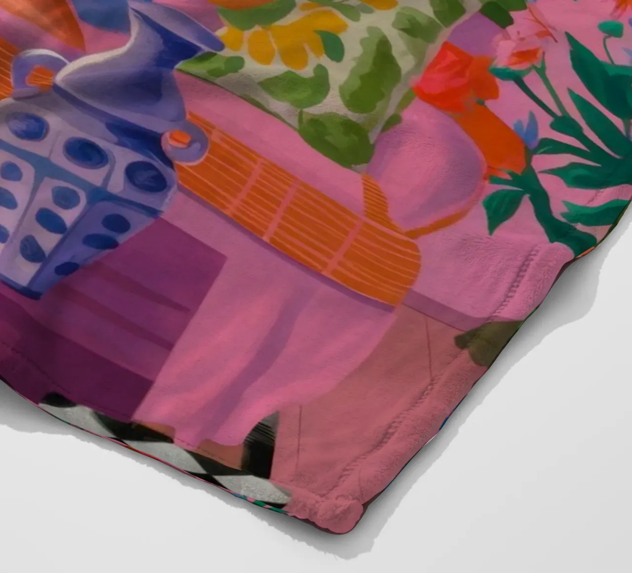 Angolo di lettura inondato di sole coperta in pile da Veil Maya