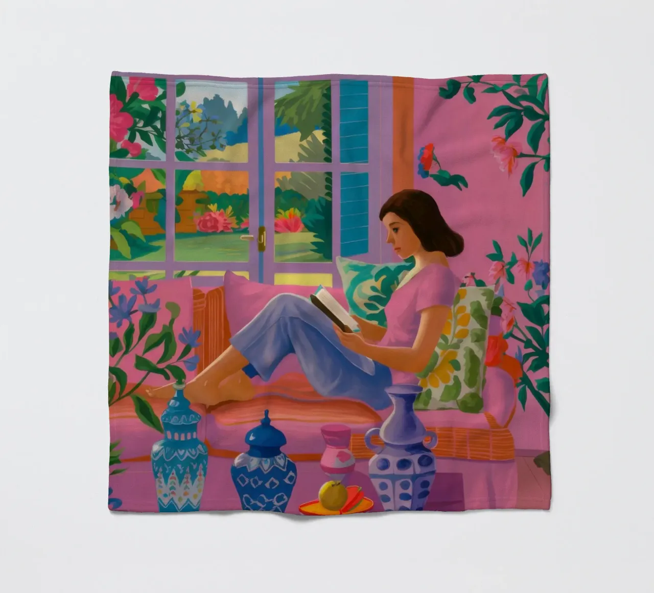 Angolo di lettura inondato di sole coperta in pile da Veil Maya
