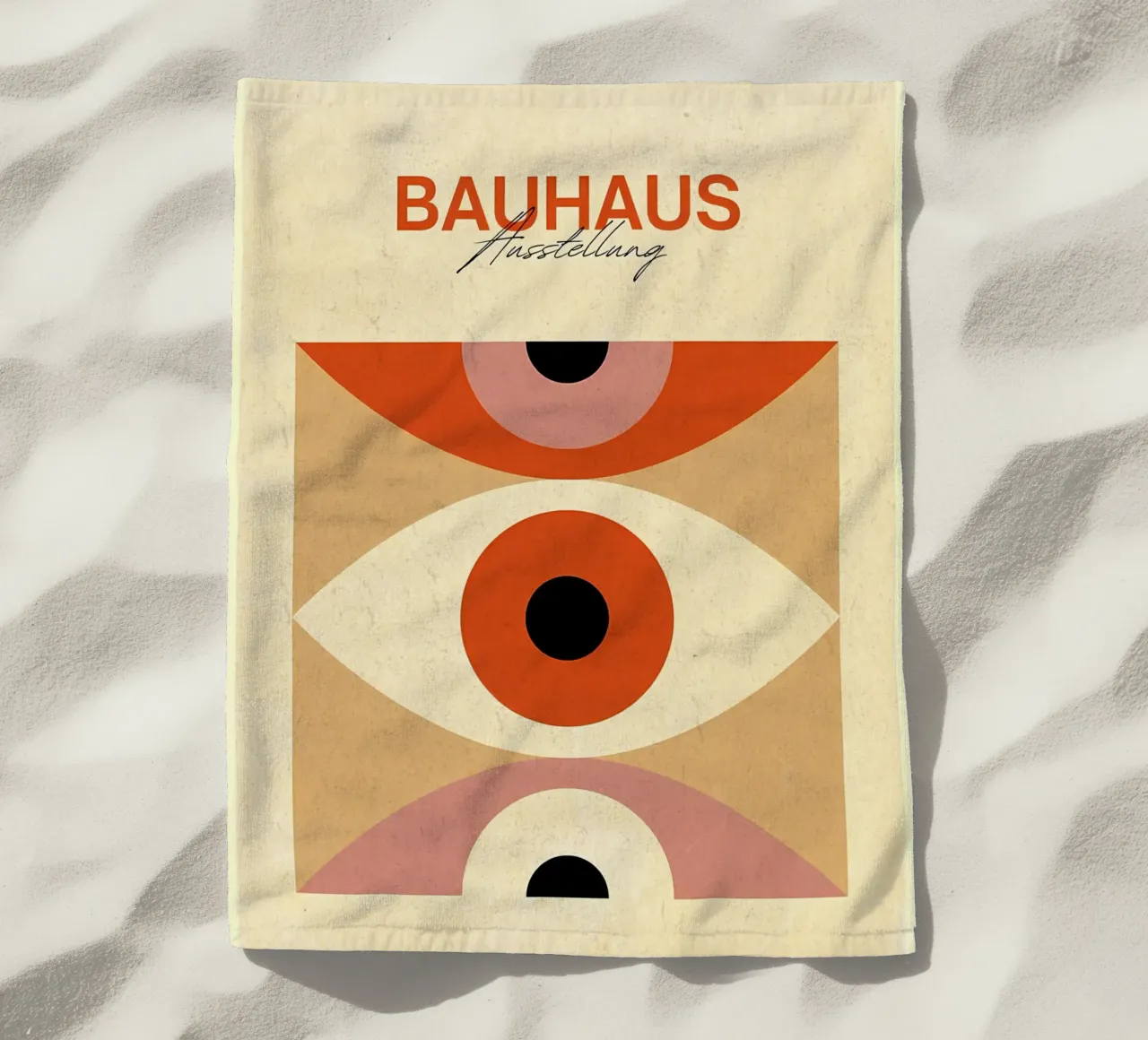 Bauhaus tentoonstelling Abstracte oogkunst strandhanddoek van Ashley Studio