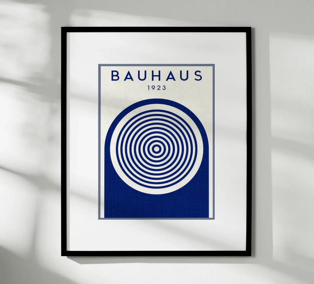 Bauhaus 1923 Stampa d'arte minimalista poster con telaio in legno da Ashley Studio