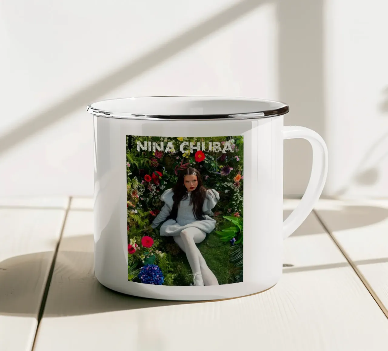 Fiore di Nina Chuba tazza in smalto da AudioLibrary
