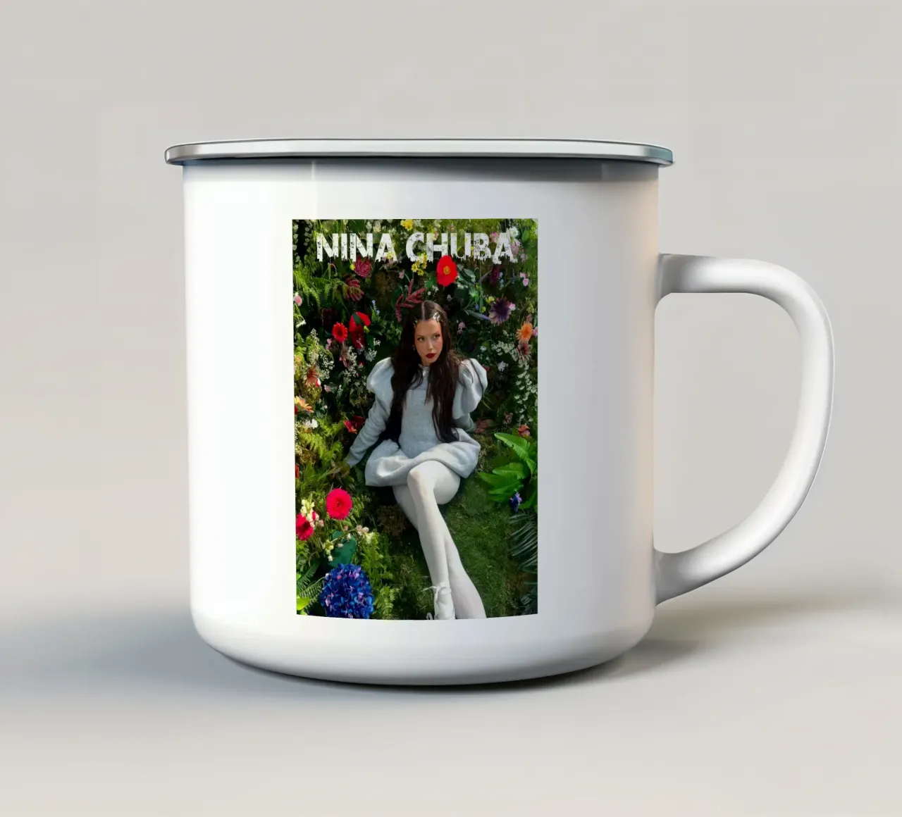 Fiore di Nina Chuba tazza in smalto da AudioLibrary