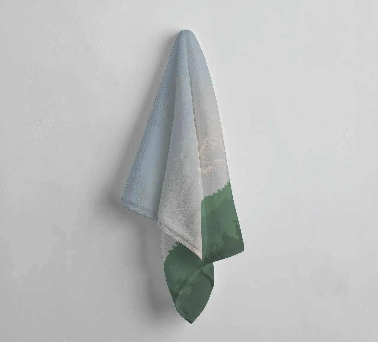 snowcapped peaks tree line asciugamano da bagno da prindy