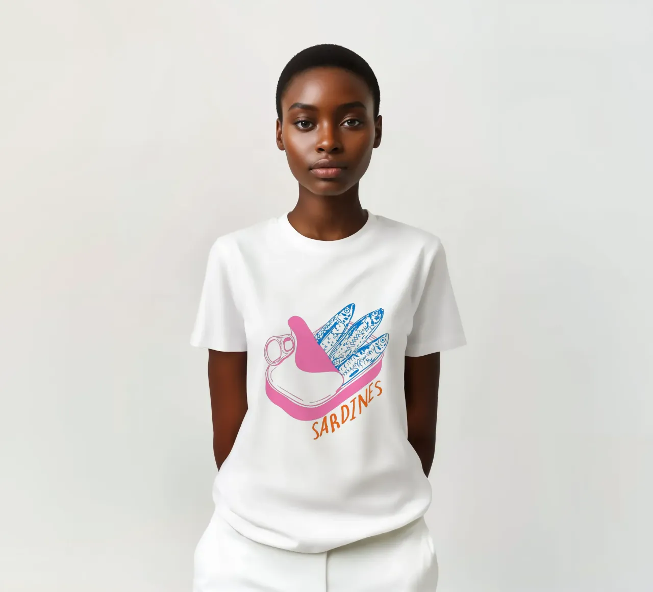 Pastel Sardine Can – Retro Minimalist Food Art t-shirt da EDMPROJECT