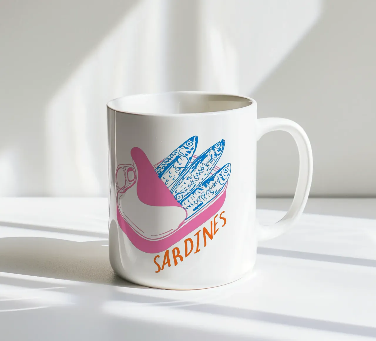 Pastel Sardine Can – Retro Minimalist Food Art tazza in ceramica da EDMPROJECT