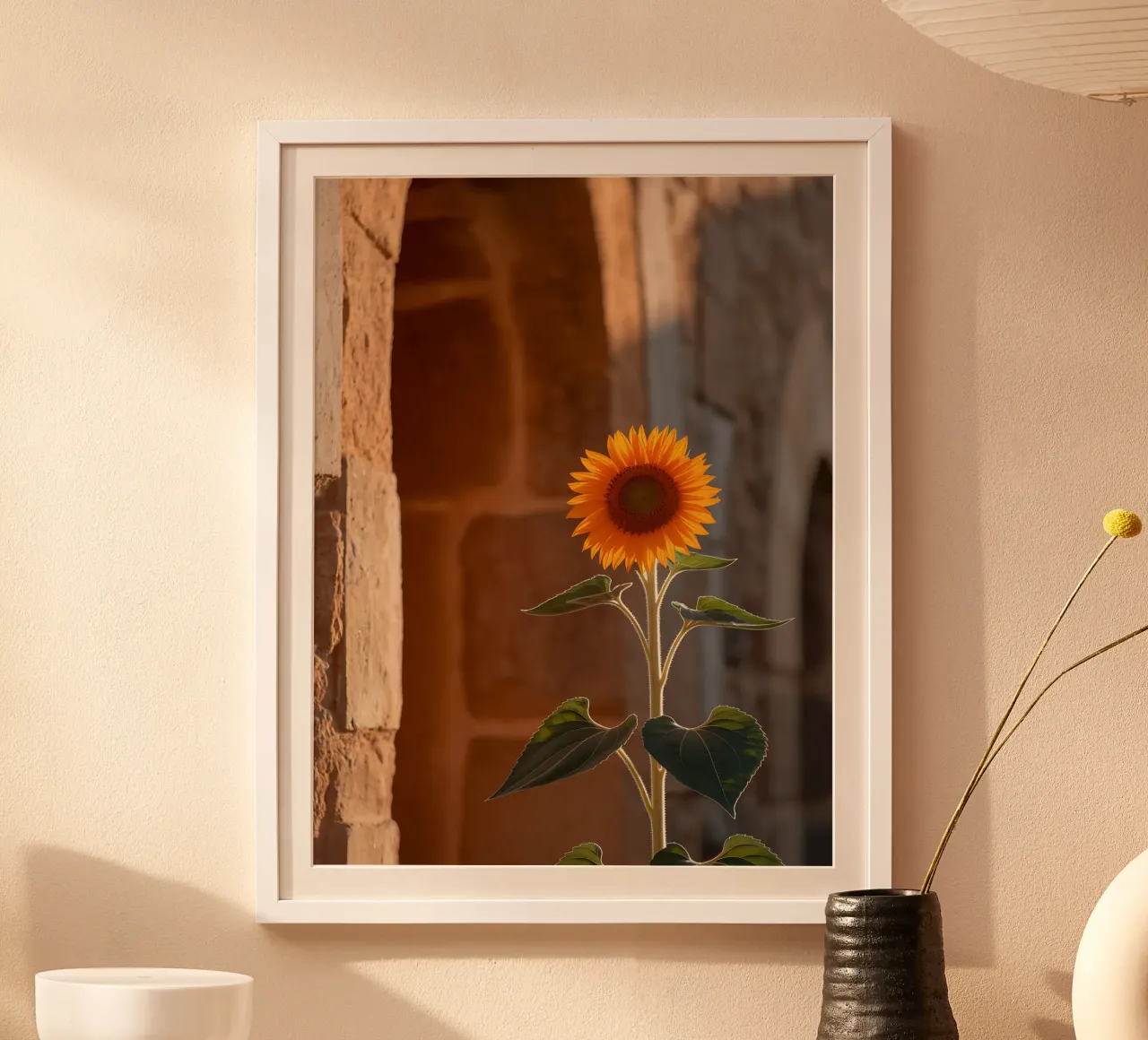 Girasole vibrante su una parete di pietra calda poster da Casa Limon