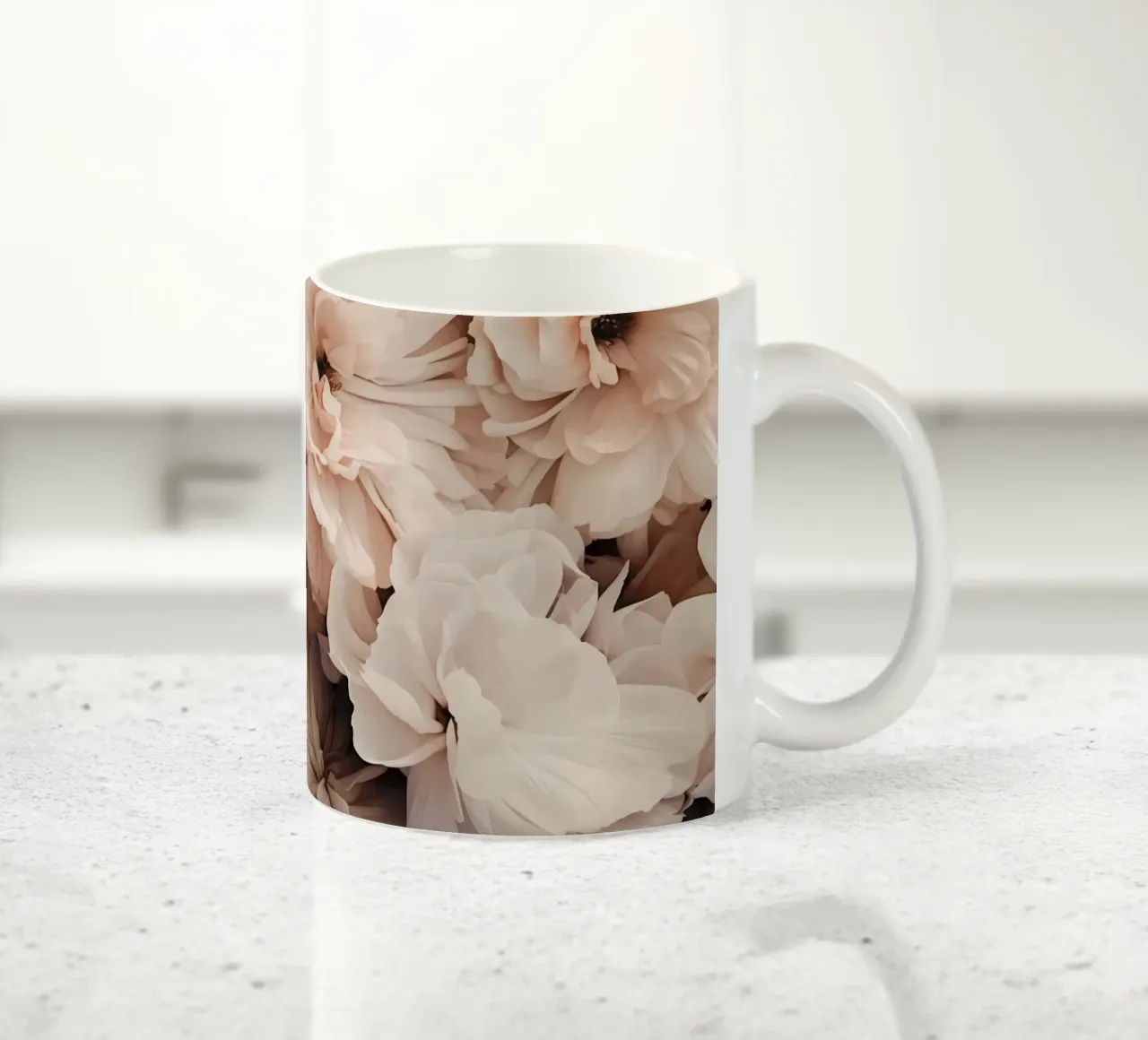 Romanticismo floreale nostalgico Avorio Pesca tazza in ceramica da Andrea Haase Floral Passion