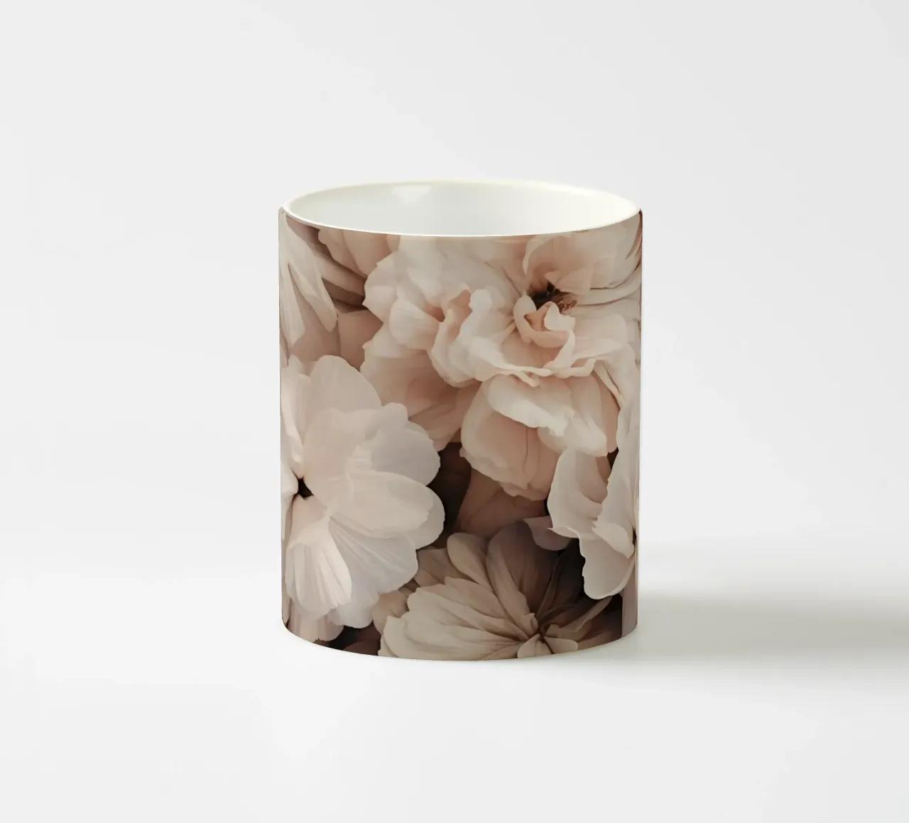 Romanticismo floreale nostalgico Avorio Pesca tazza in ceramica da Andrea Haase Floral Passion