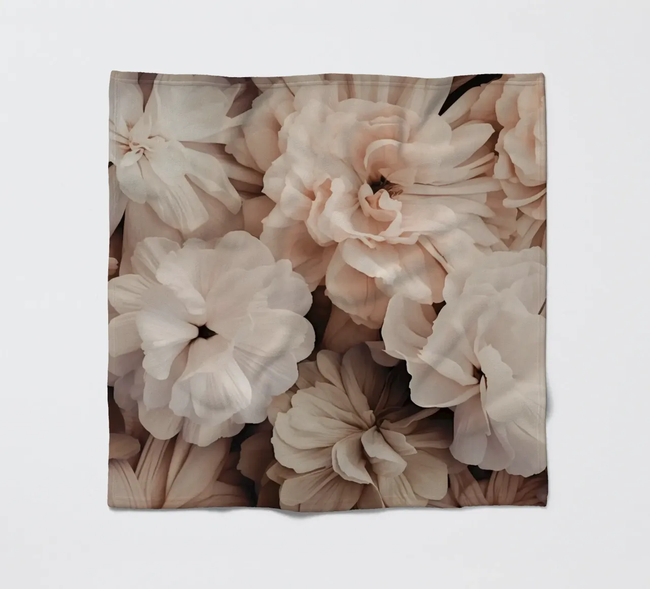 Romanticismo floreale nostalgico Avorio Pesca coperta in pile da Andrea Haase Floral Passion