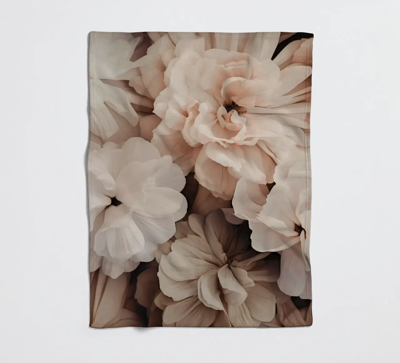 Romanticismo floreale nostalgico Avorio Pesca coperta in pile da Andrea Haase Floral Passion