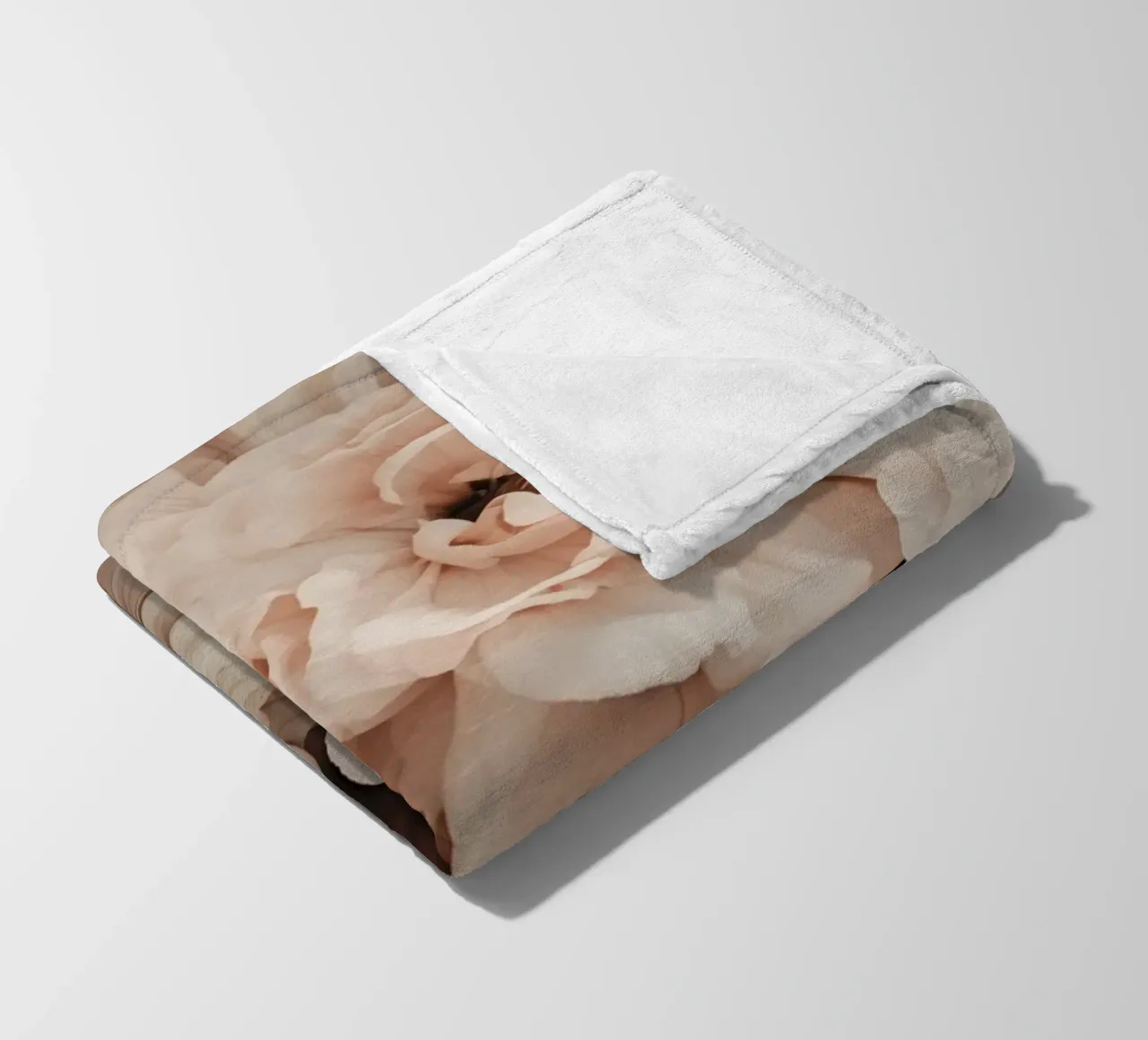 Romanticismo floreale nostalgico Avorio Pesca coperta in pile da Andrea Haase Floral Passion