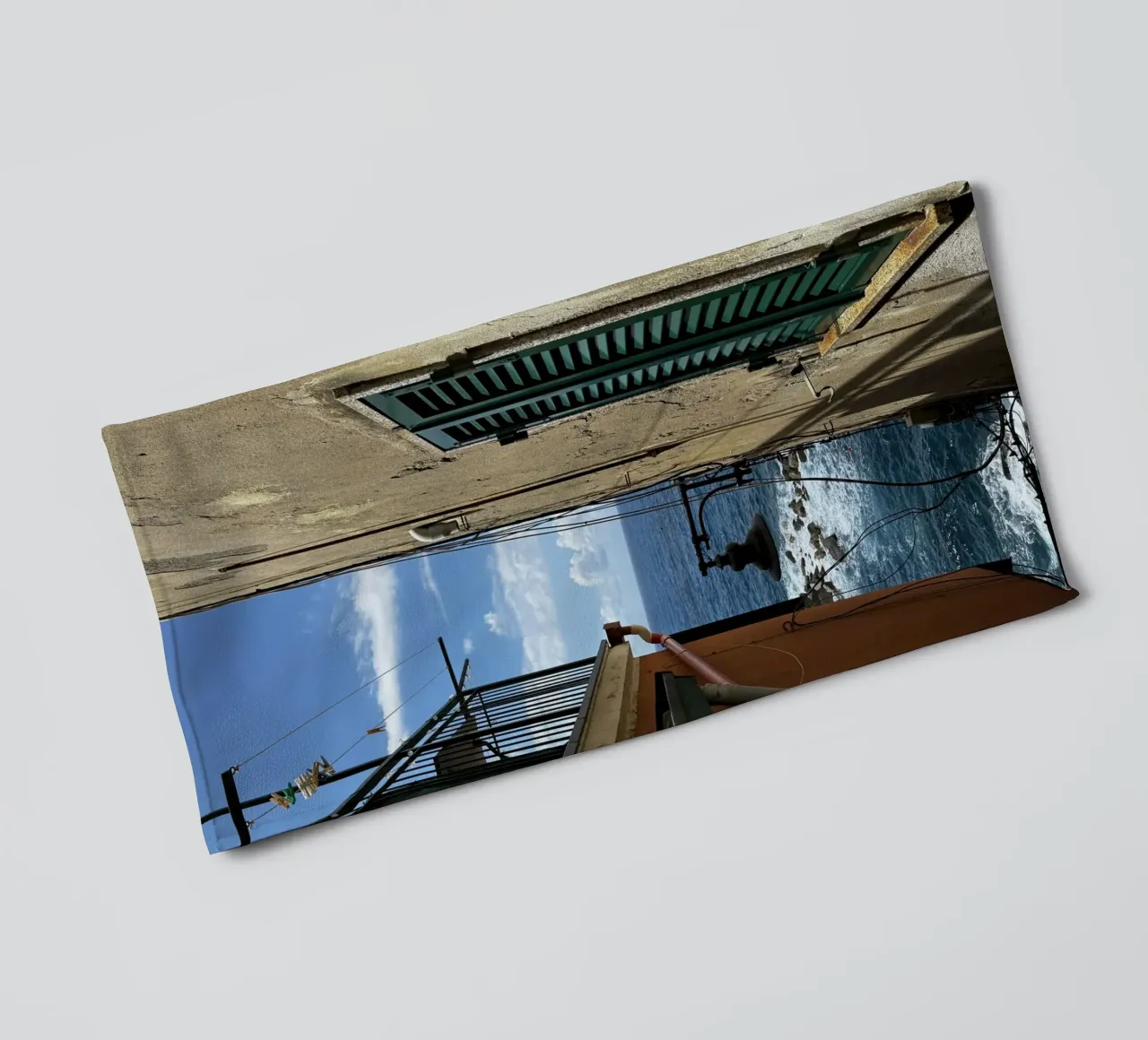 Italien Boulevard towel by ChiasMata CozMos