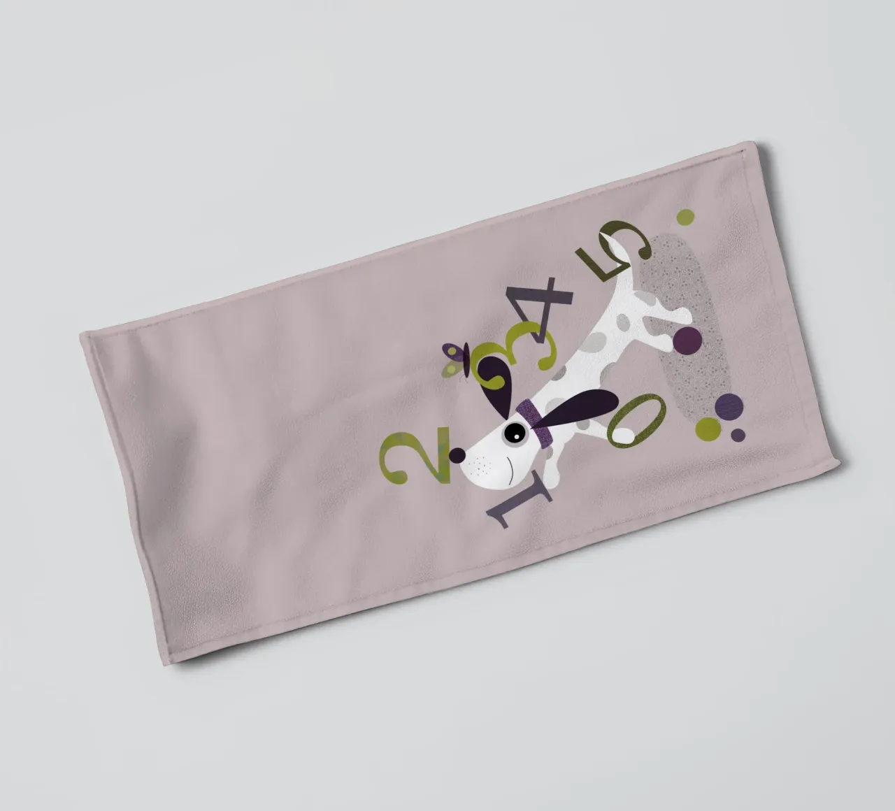 Counting Pup A Playful Numbers Print (Le chiot qui compte) serviette de bain de JaySan Studio