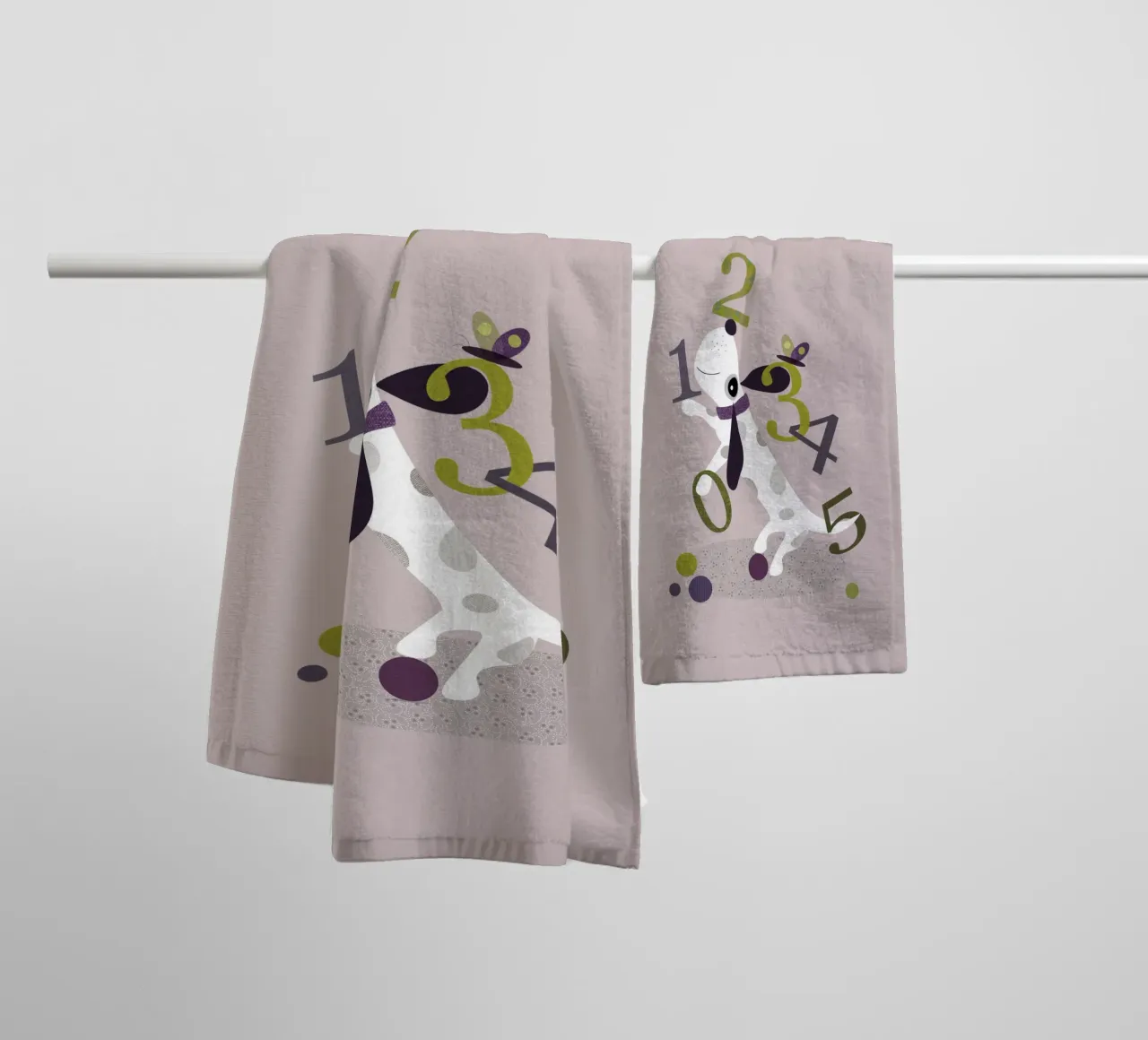 Counting Pup A Playful Numbers Print (Le chiot qui compte) serviette de bain de JaySan Studio